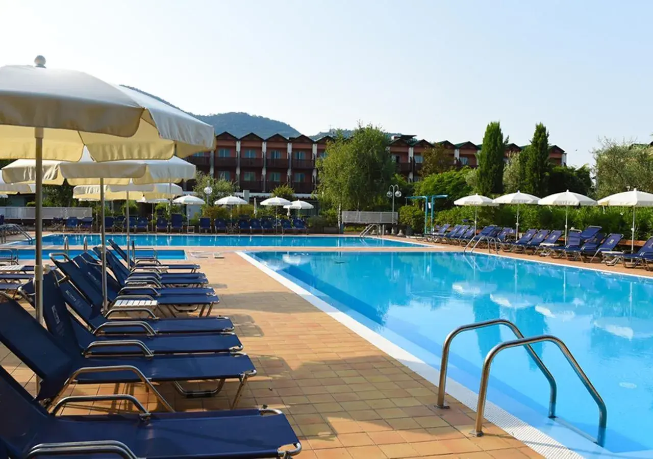 Property building, Swimming Pool in Iseo Lago Hotel