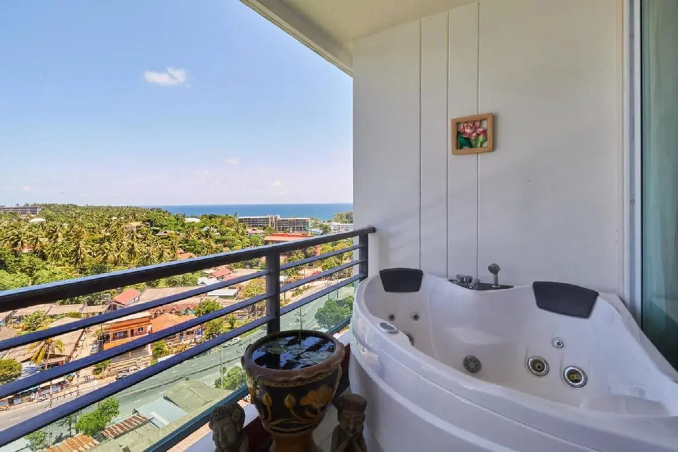 Hot Tub in Sea & Sky Karon Beach by PHR Hot Tub in Sea & Sky Karon Beach by PHR