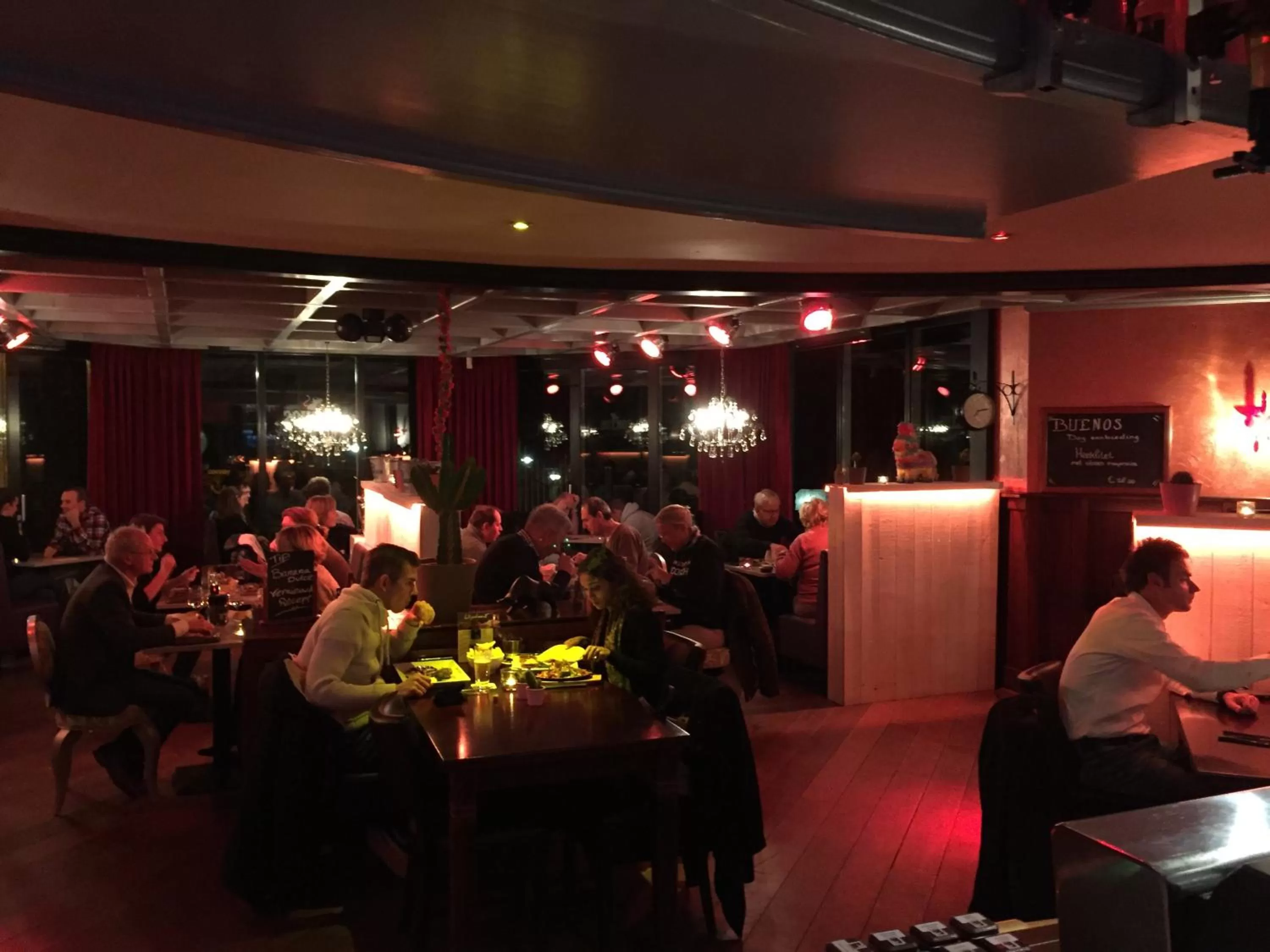 Restaurant/places to eat in Hotel Buenos