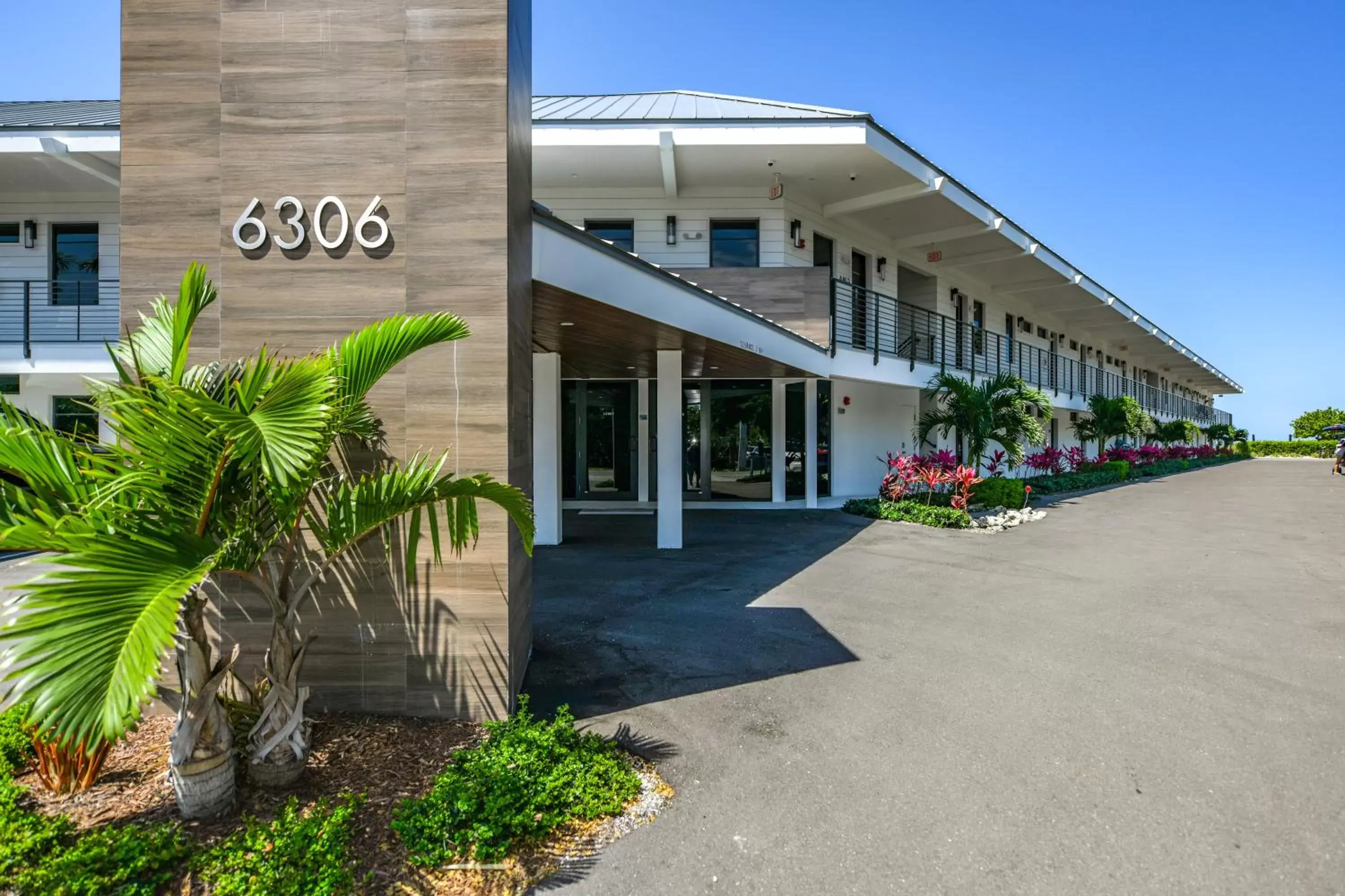 Property building in Anna Maria Beach Resort Property building in Anna Maria Beach Resort