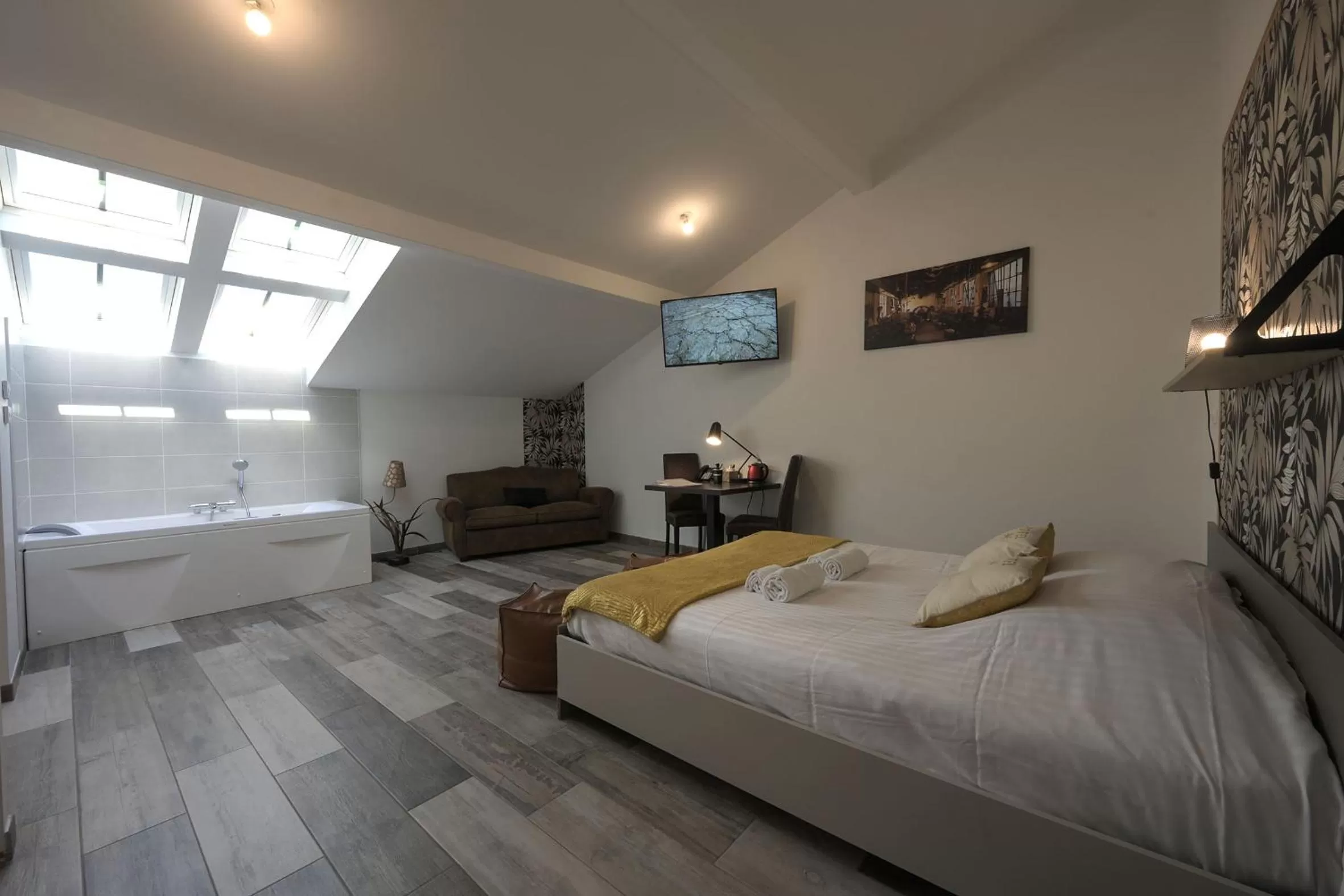 Bed in Hotel De La Croisée