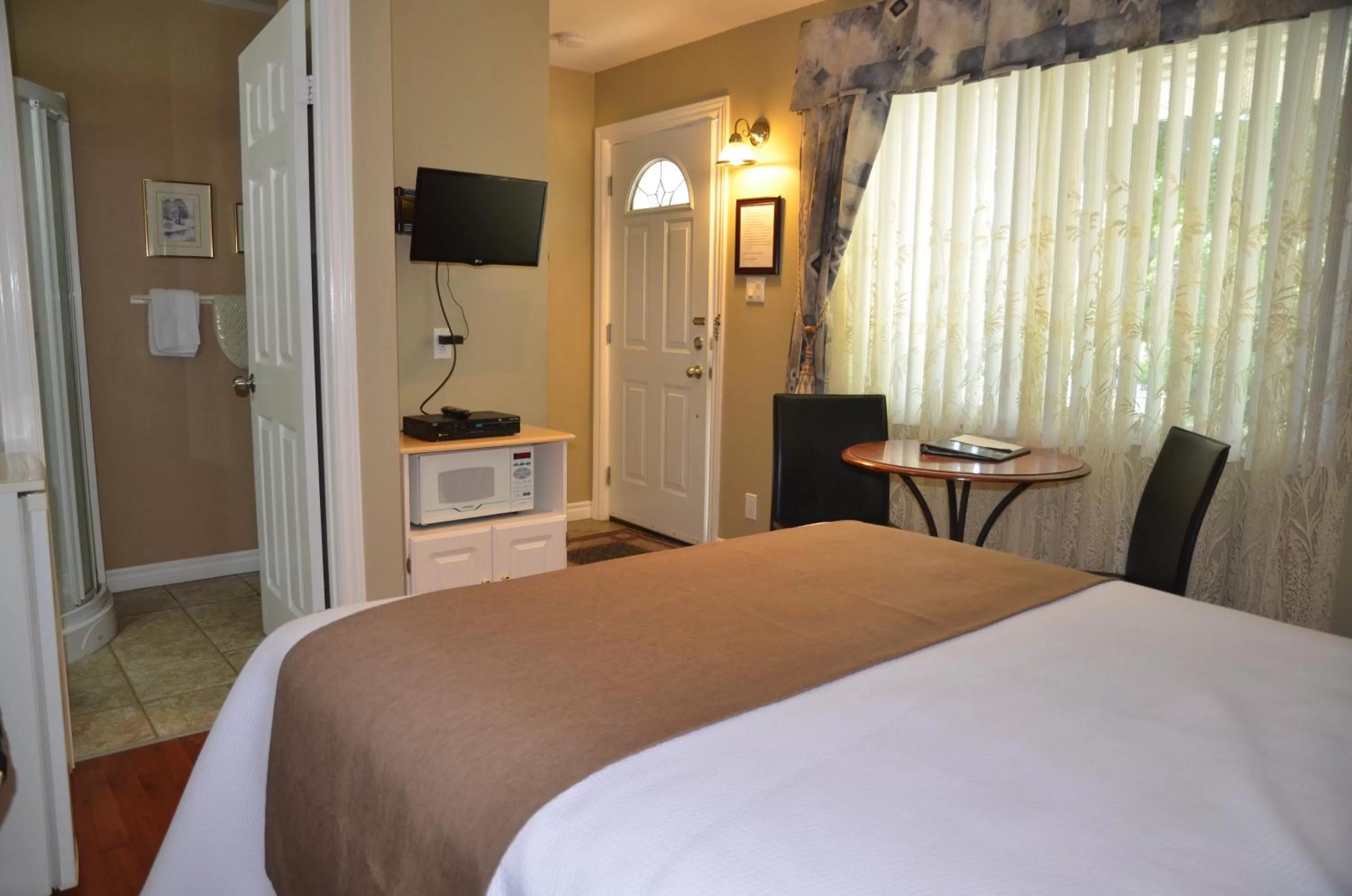 Dining area, Bed in Motel Derfal