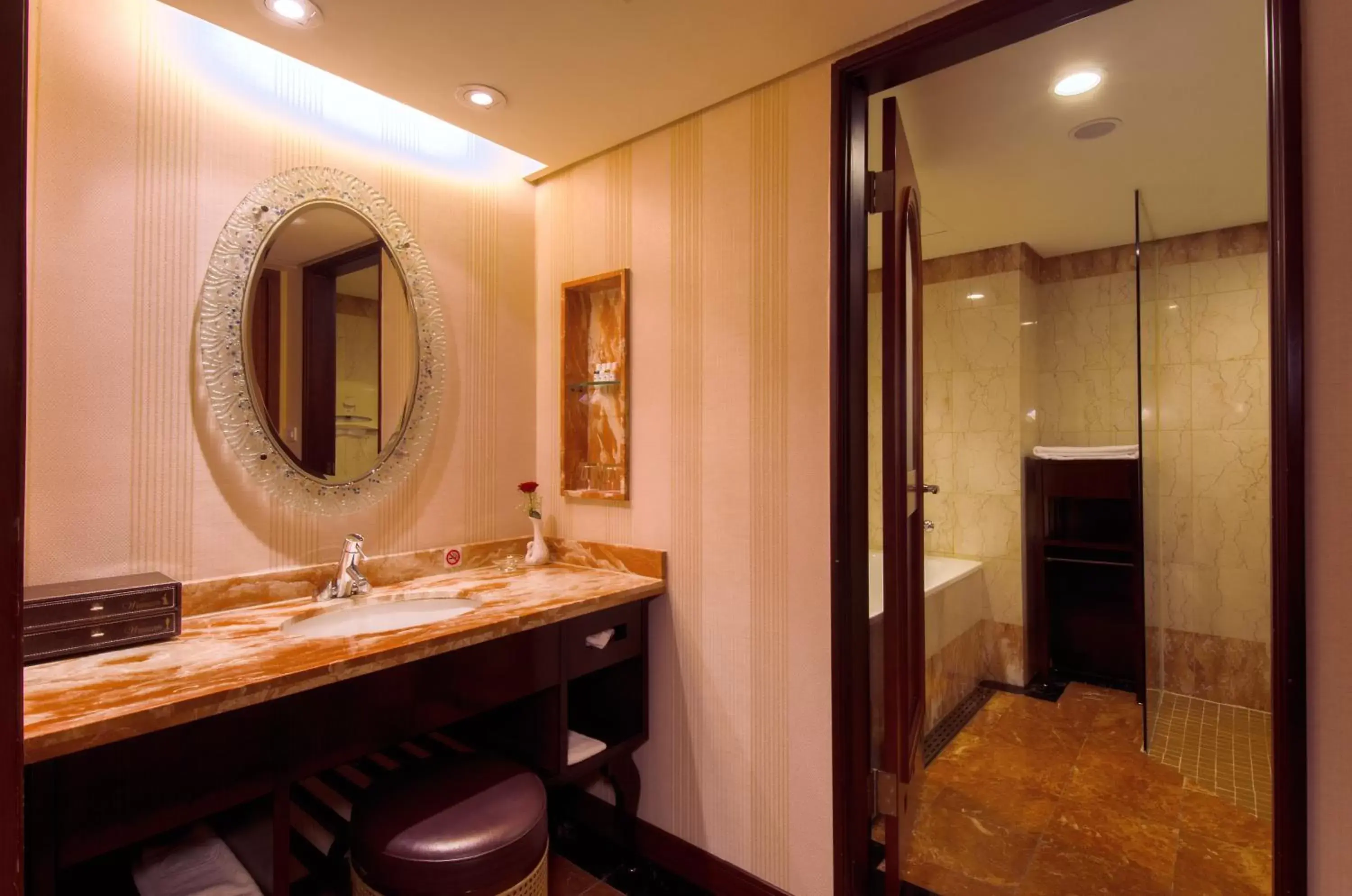 Bathroom in Waikoloa Hotel