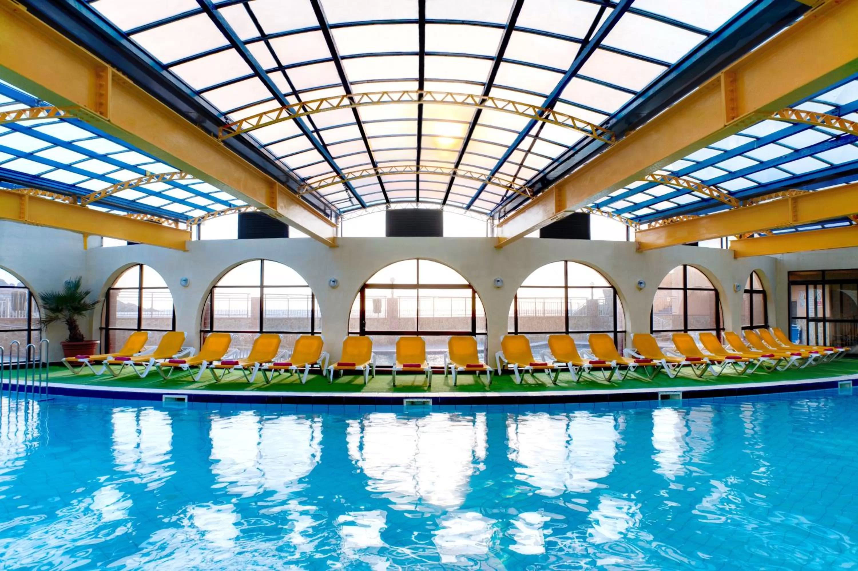 Swimming pool in Paradise Bay Resort