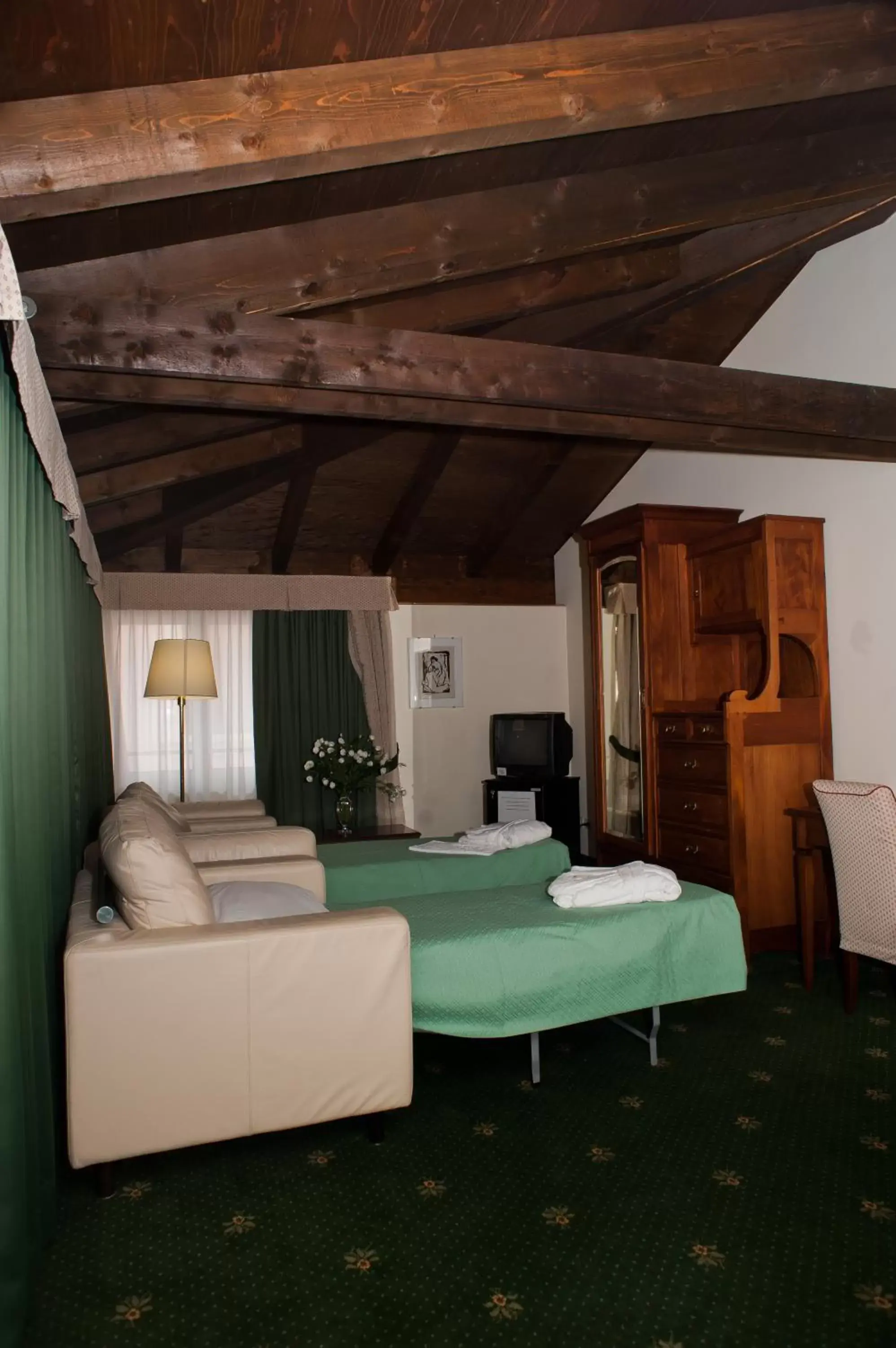 Photo of the whole room, Seating Area in Hotel Candiani