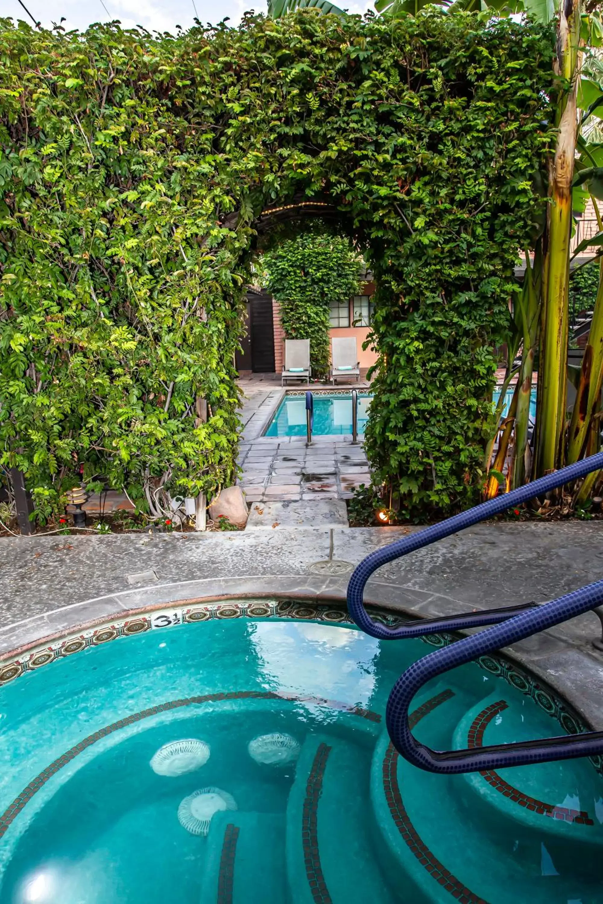 Hot Tub, Swimming Pool in Hotel California