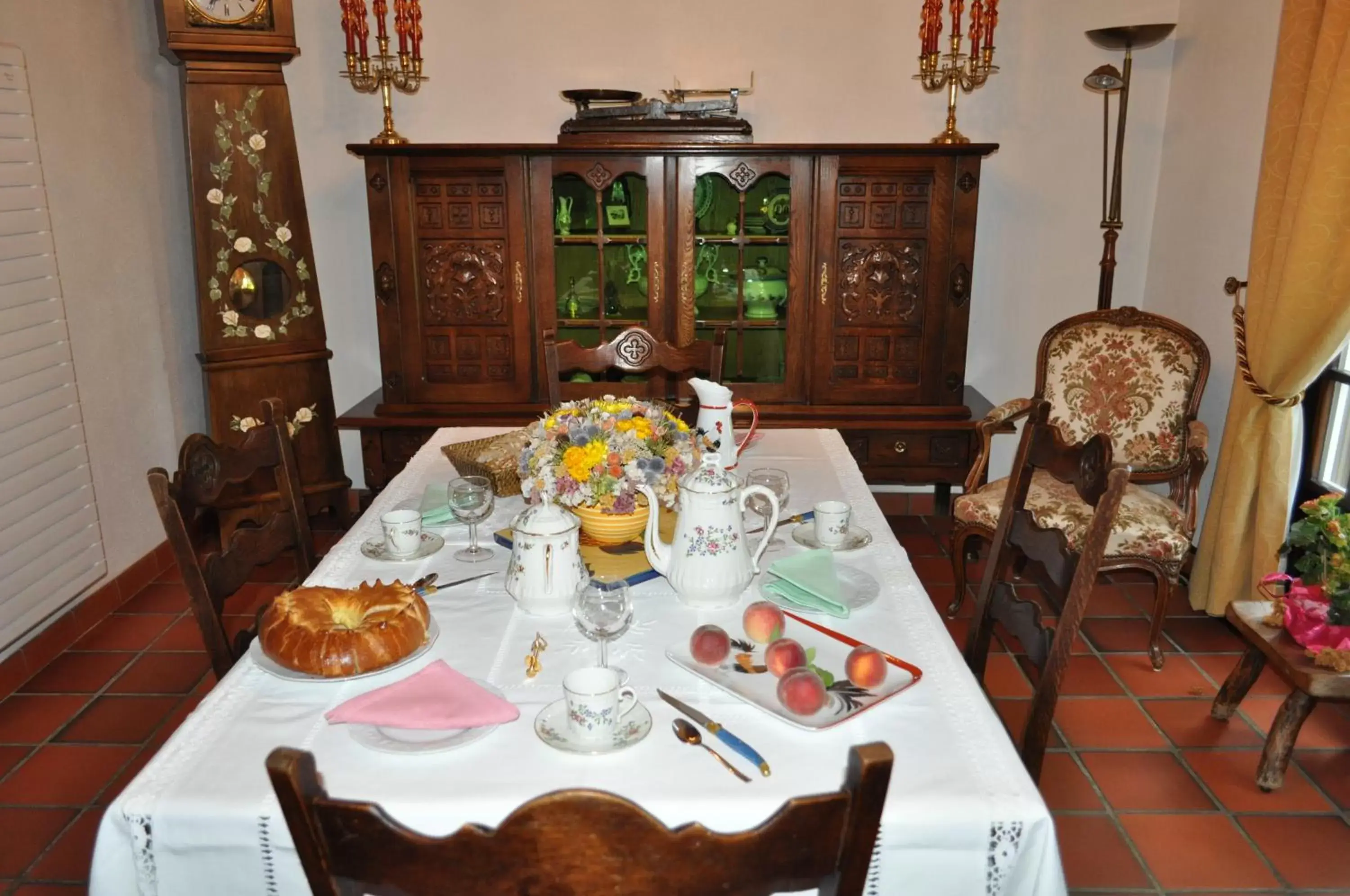 Quadruple Room in Hôtel-Logis La Coraline Quadruple Room in Hôtel-Logis La Coraline