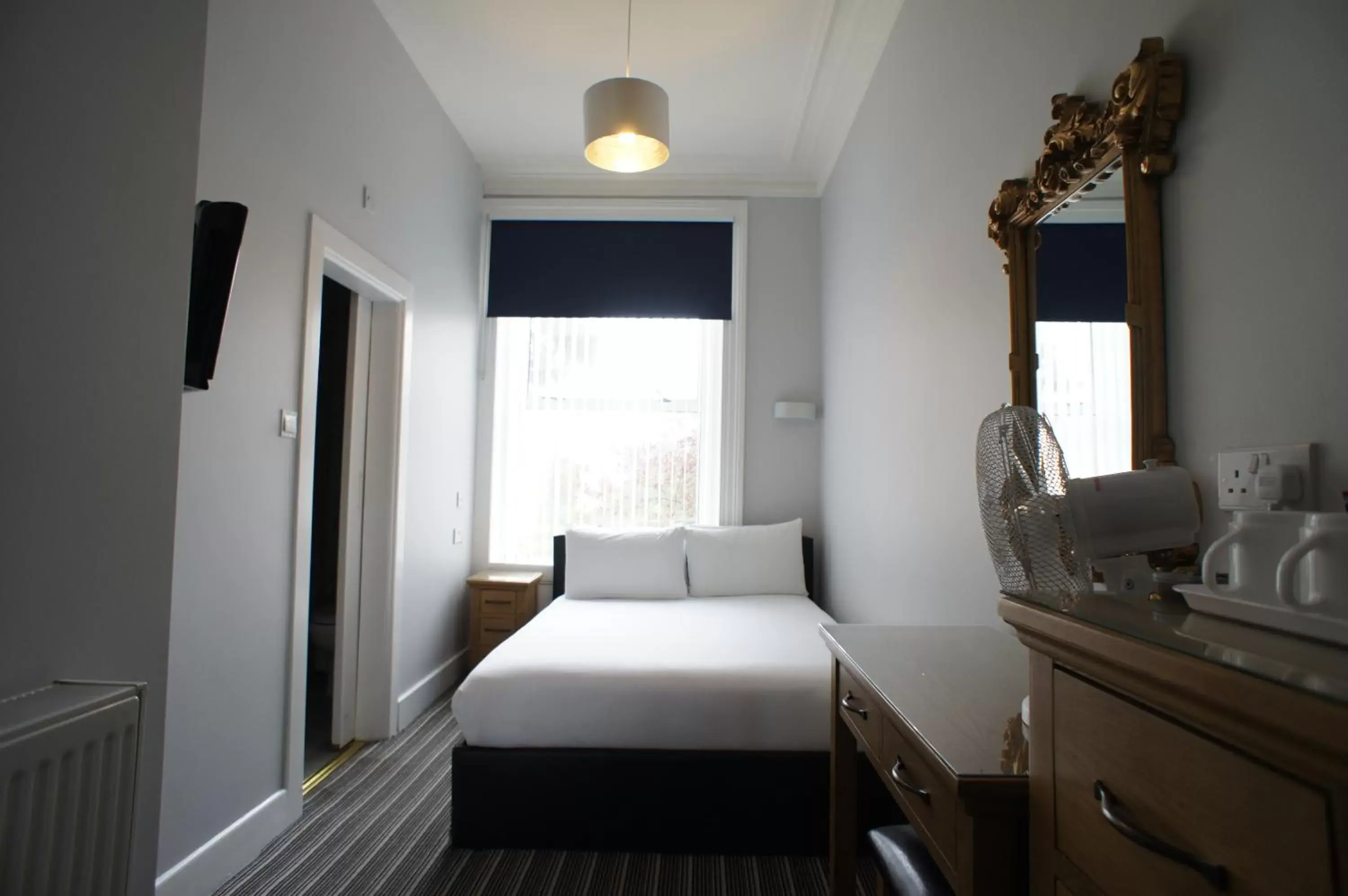 Budget Double Room in Applewood Hotel