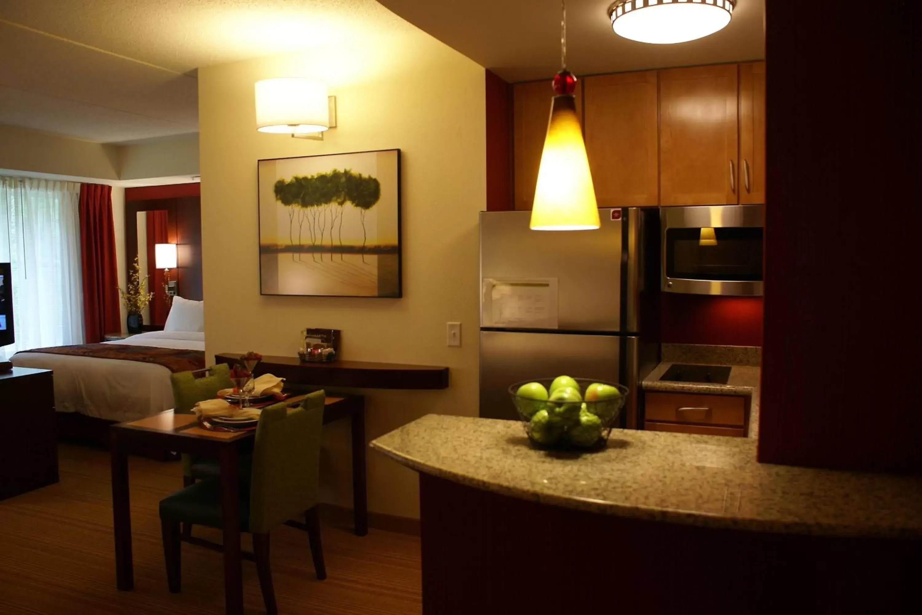 Bedroom, Kitchen/Kitchenette in Residence Inn Pittsburgh Monroeville/Wilkins Township