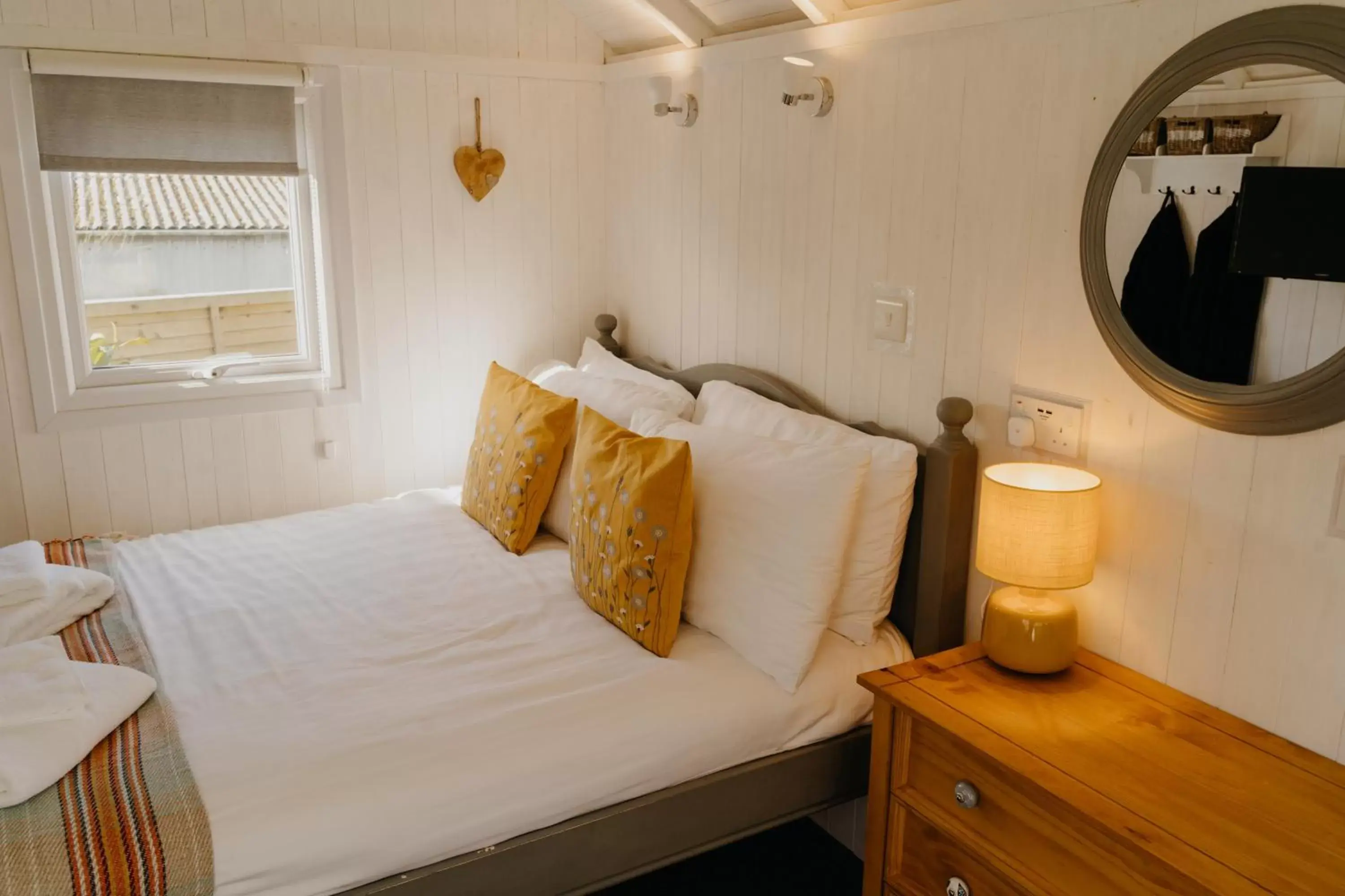 Bed in Little England Retreats - Cottage, Yurt and Shepherd Huts