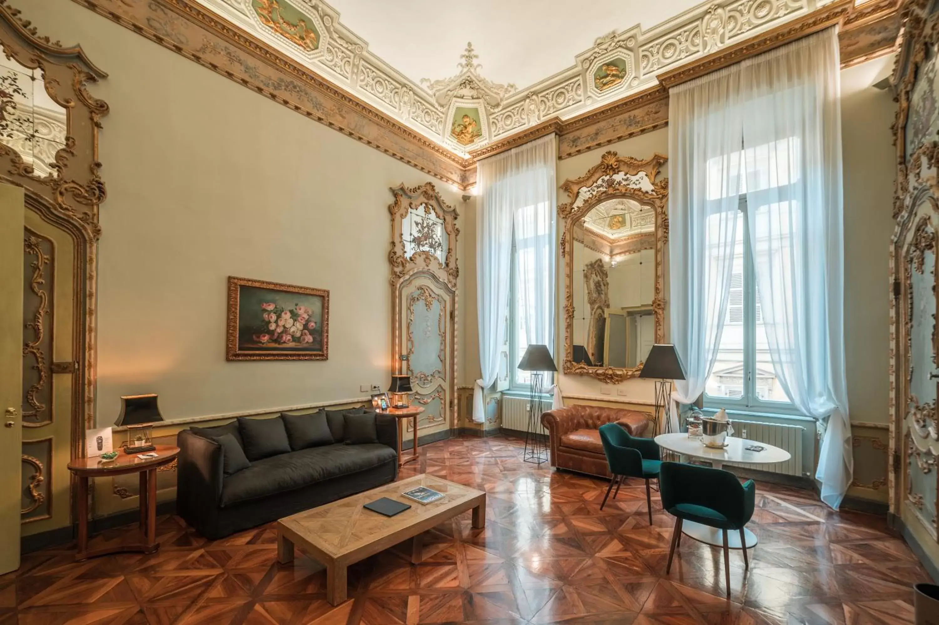 Living room, Seating Area in Royal Palace Hotel