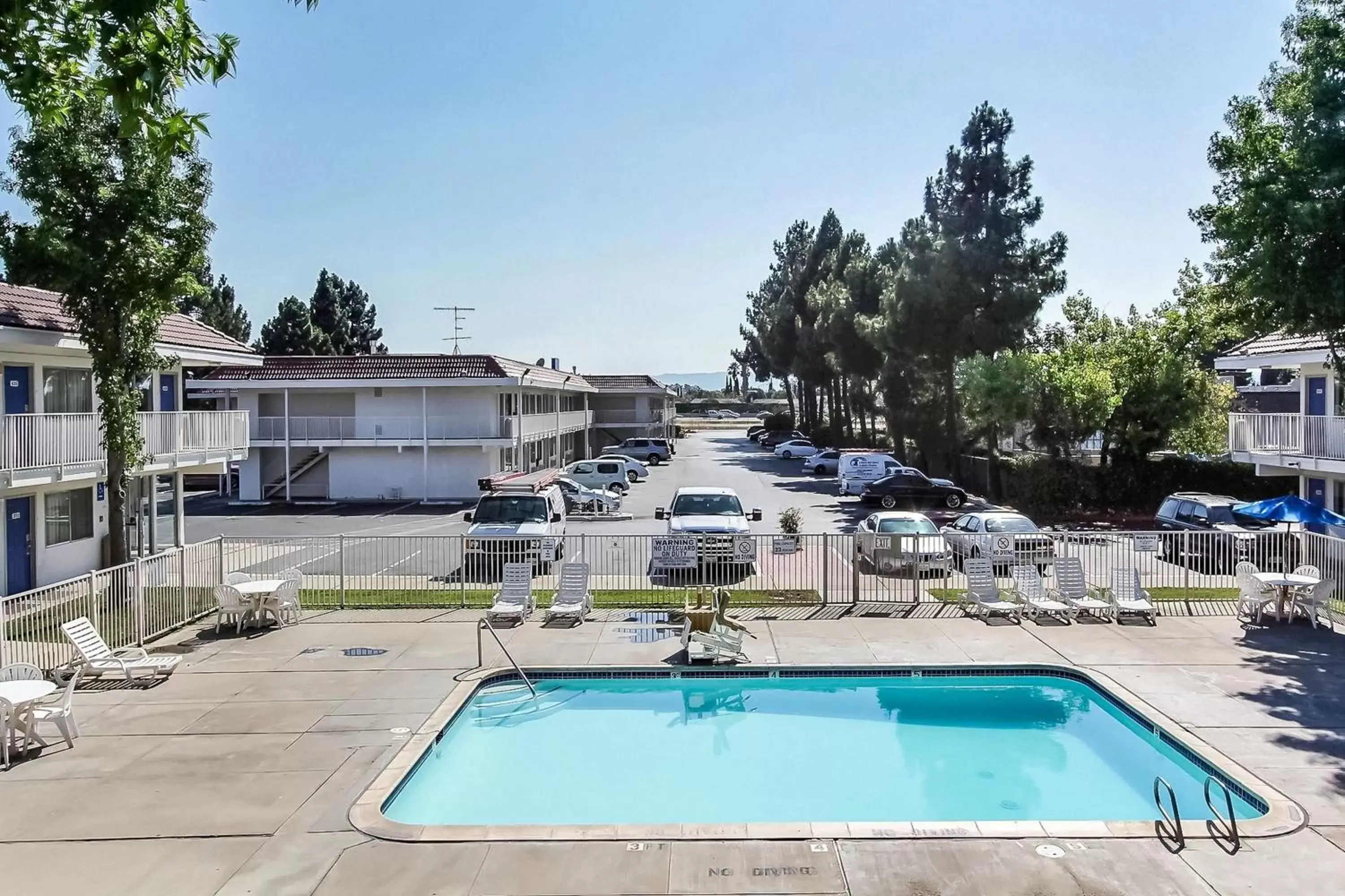 Facade/entrance, Swimming Pool in Motel 6-San Jose, CA - South