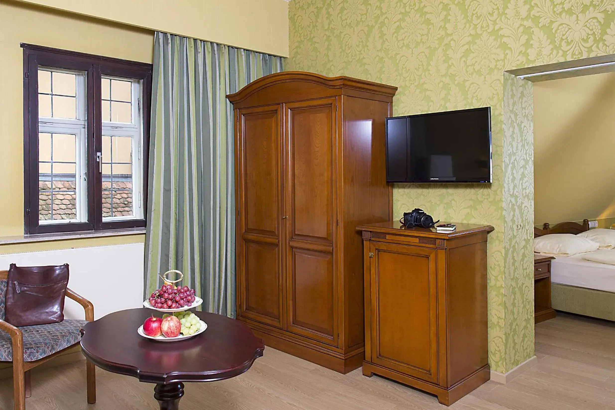 Photo of the whole room, TV/Entertainment Center in Hotel Reichs-Küchenmeister