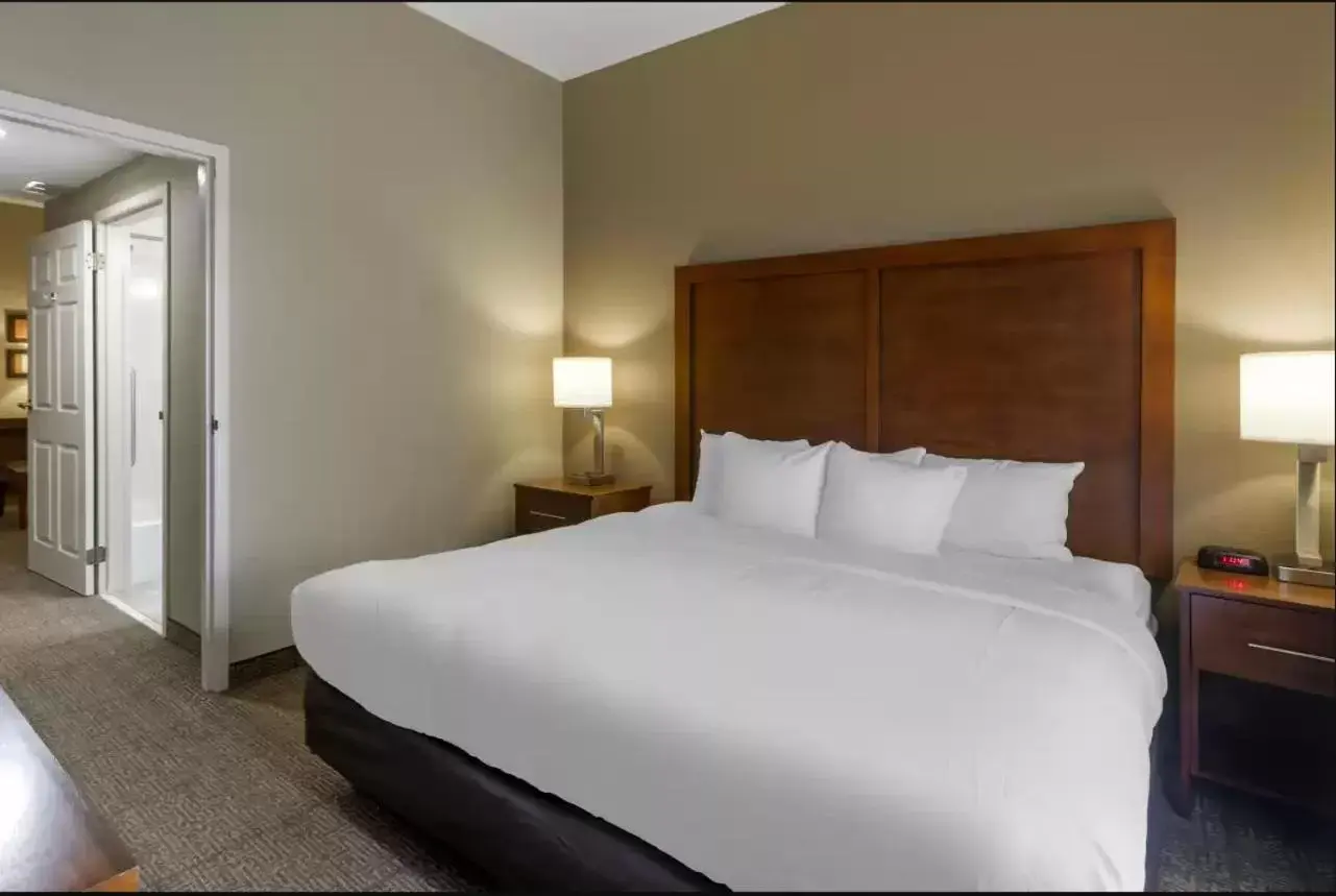 Bed in Comfort Inn & Suites Peachtree Corners