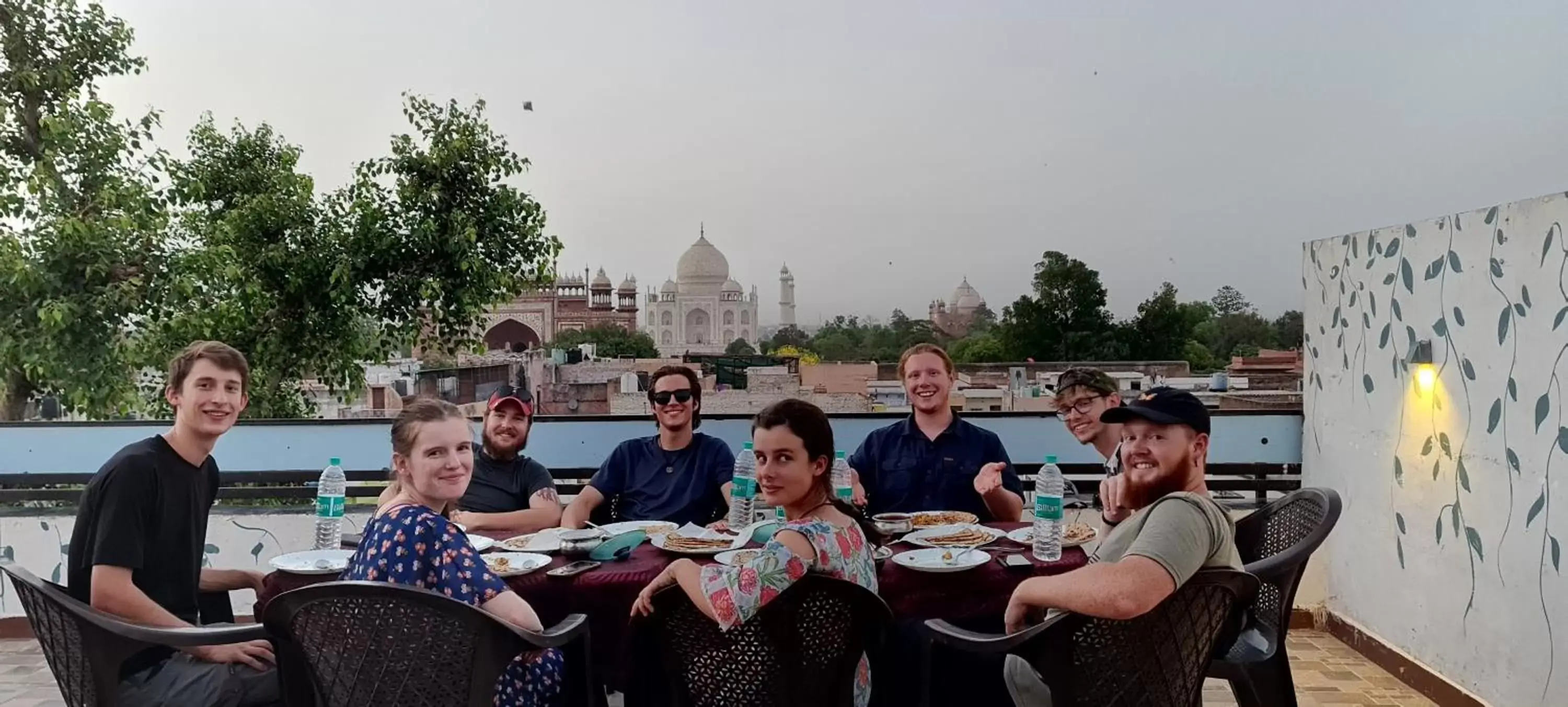 Restaurant/Places to Eat in Hotel Kamal Nearest To Taj Mahal