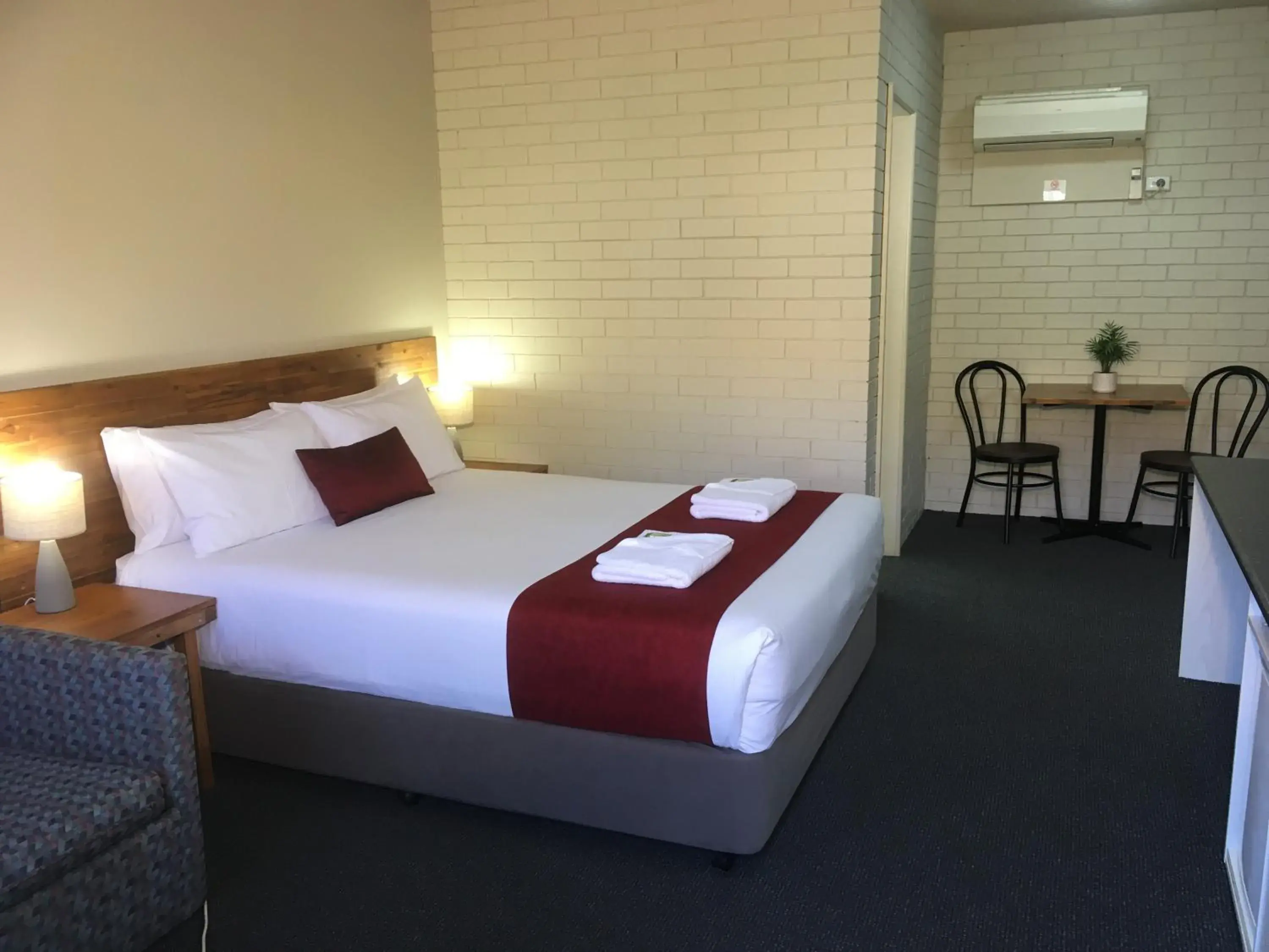 Queen Room in Atlas Motel Queen Room in Atlas Motel