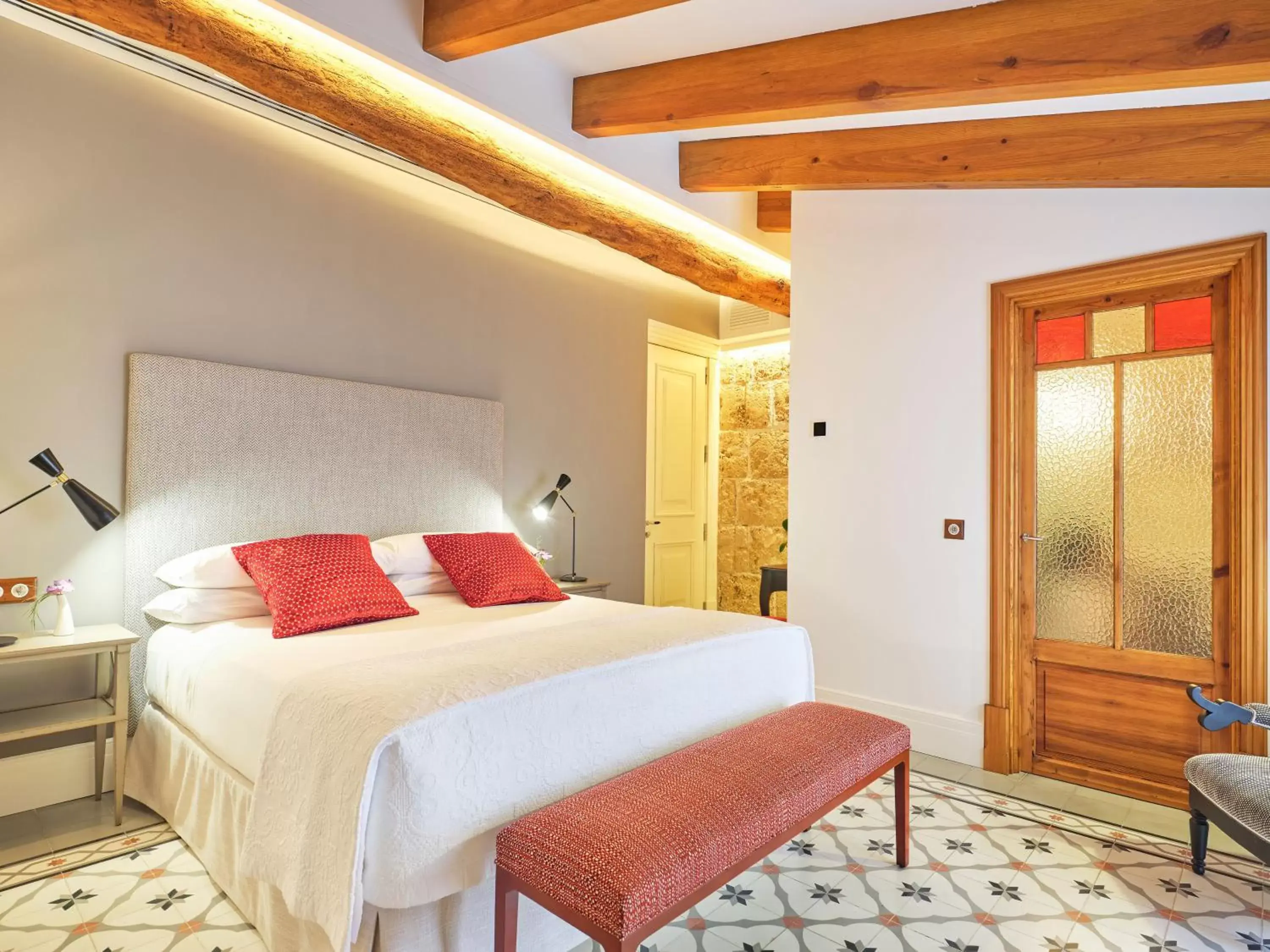 Bed in Hotel Gloria de Sant Jaume