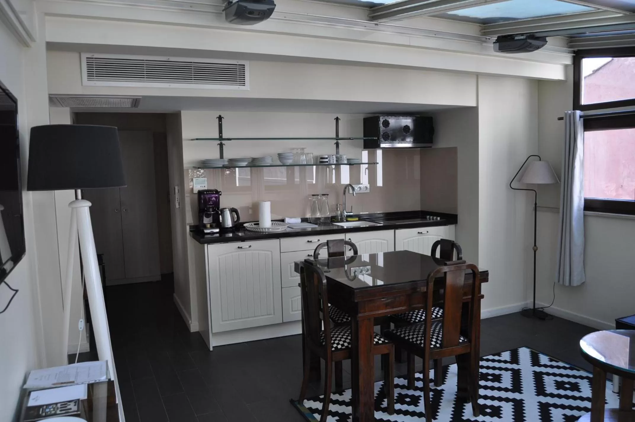 Kitchen or kitchenette in Villa Pera Suite Hotel