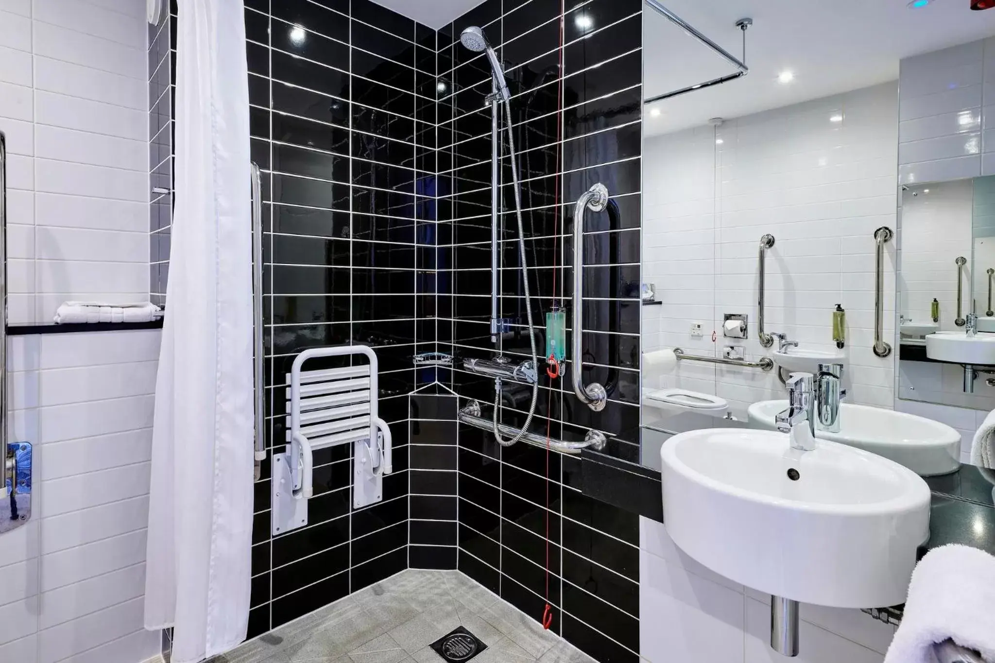 Photo of the whole room, Bathroom in Holiday Inn Express Manchester City Centre Arena, an IHG Hotel