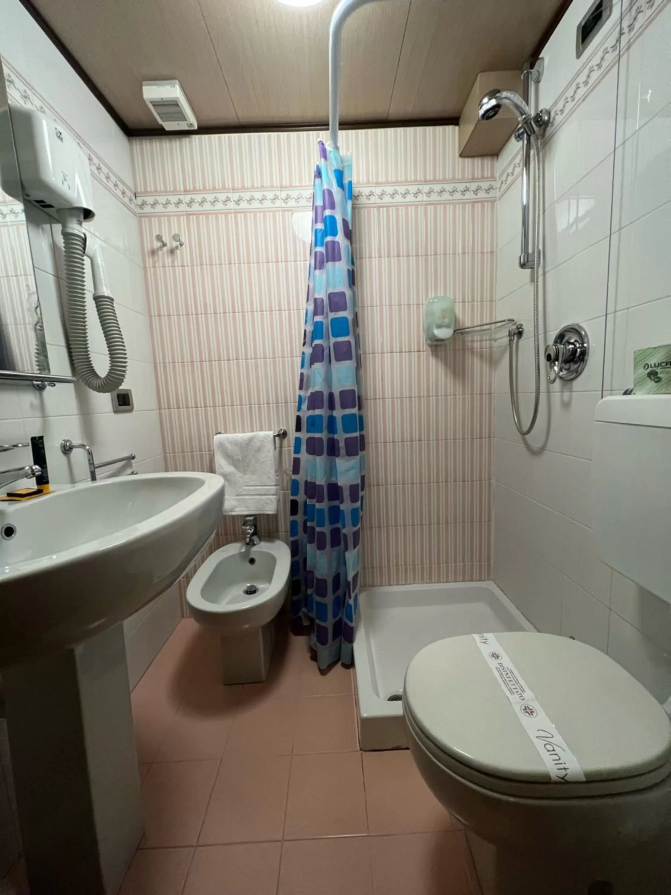 Bathroom in HG Hotel Italia