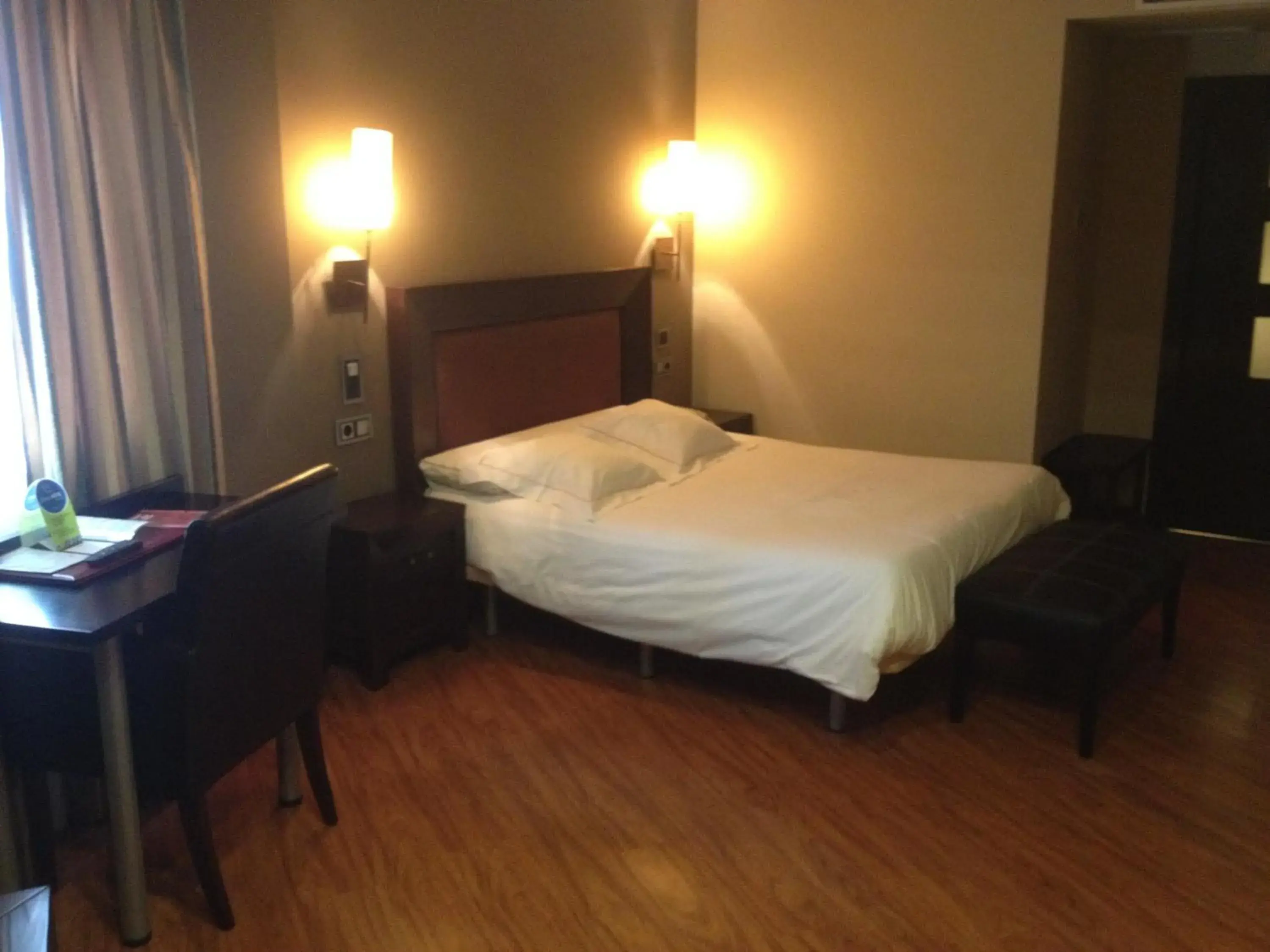 Photo of the whole room, Bed in Hotel Del Val