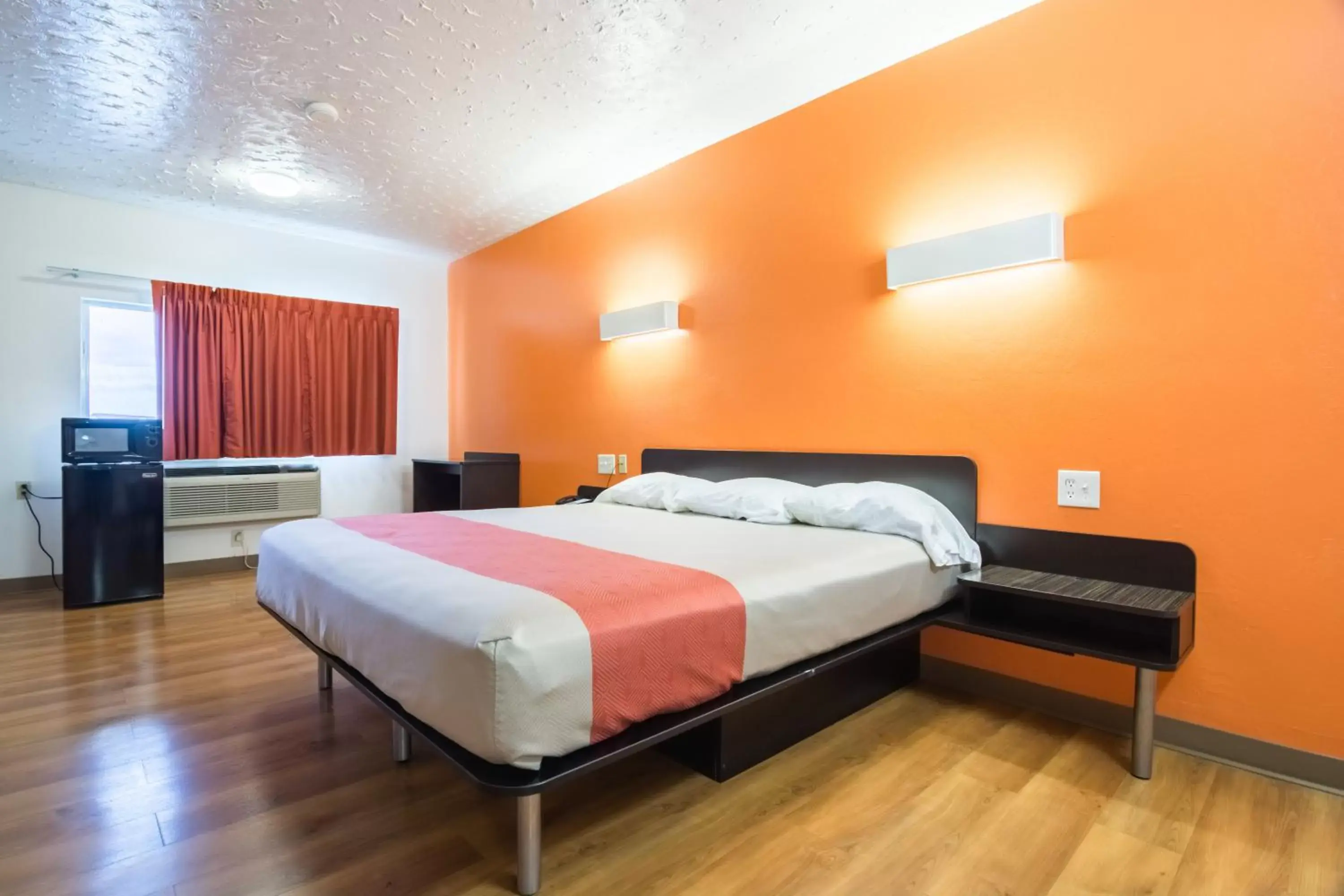 Bedroom, Bed in Motel 6-Globe, AZ