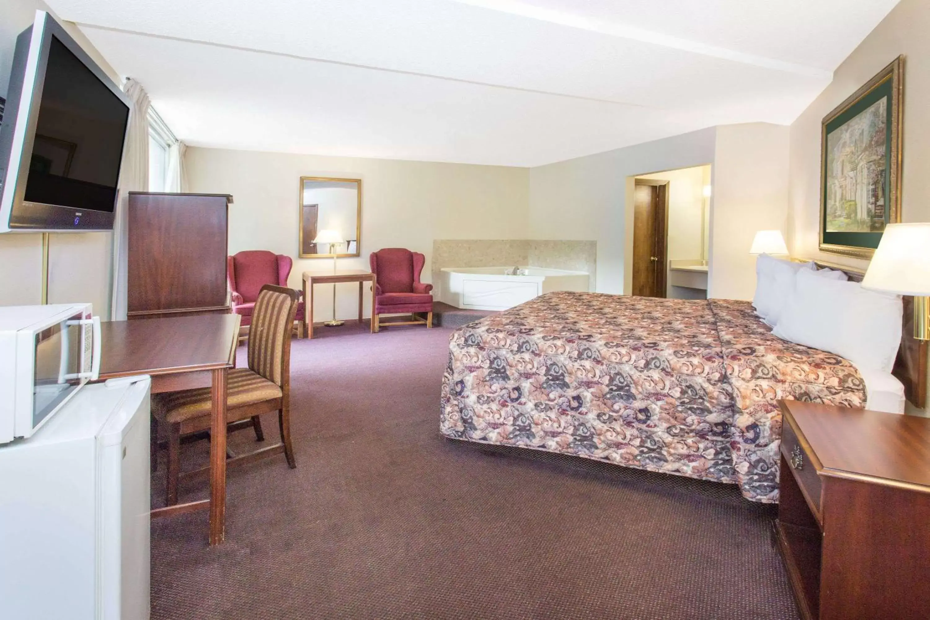 Photo of the whole room in Days Inn by Wyndham Dubuque