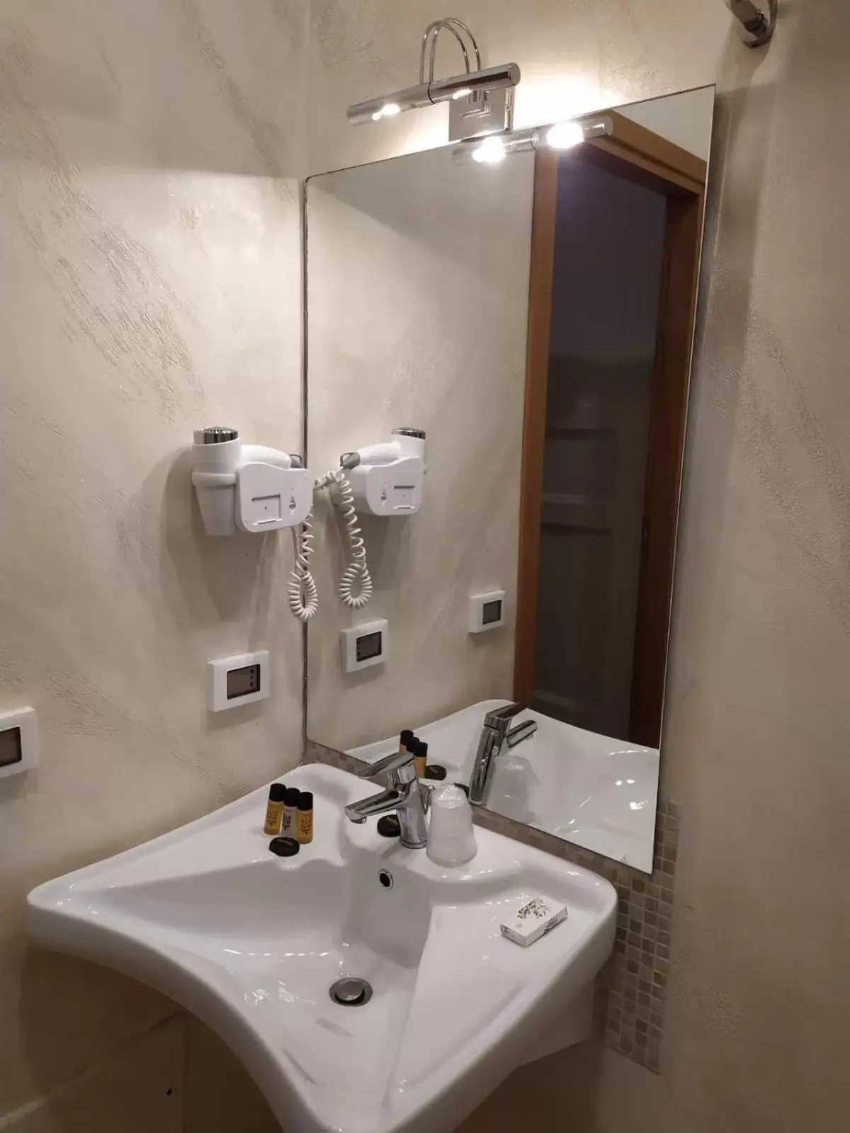 Bathroom in Moonlight Hotel&Suites