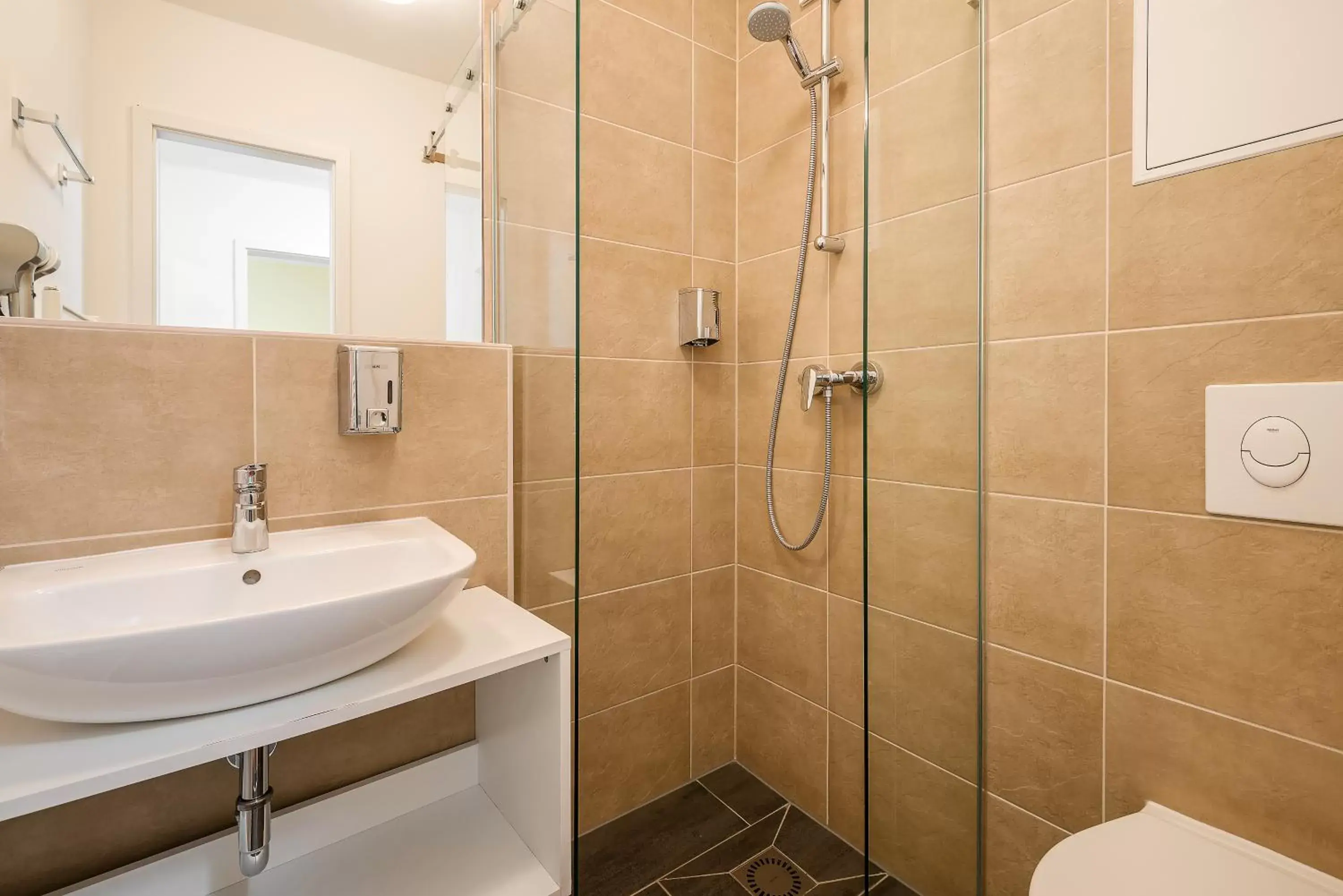 Shower, Bathroom in Hotel City Green Berlin