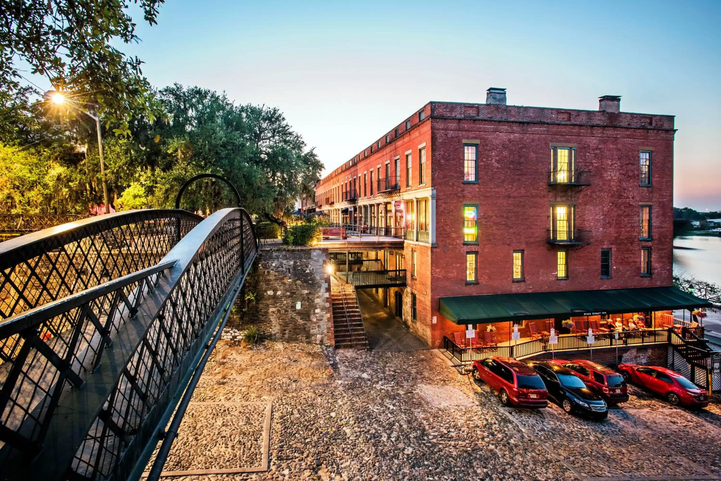 Property Building in River Street Inn