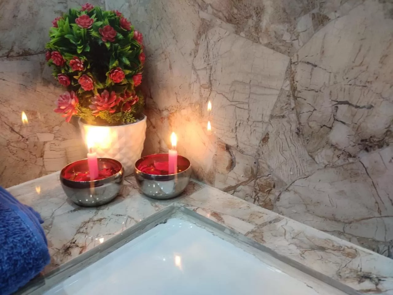 HOTEL CENTRAL SQUARE "A Couple Friendly Hotel"