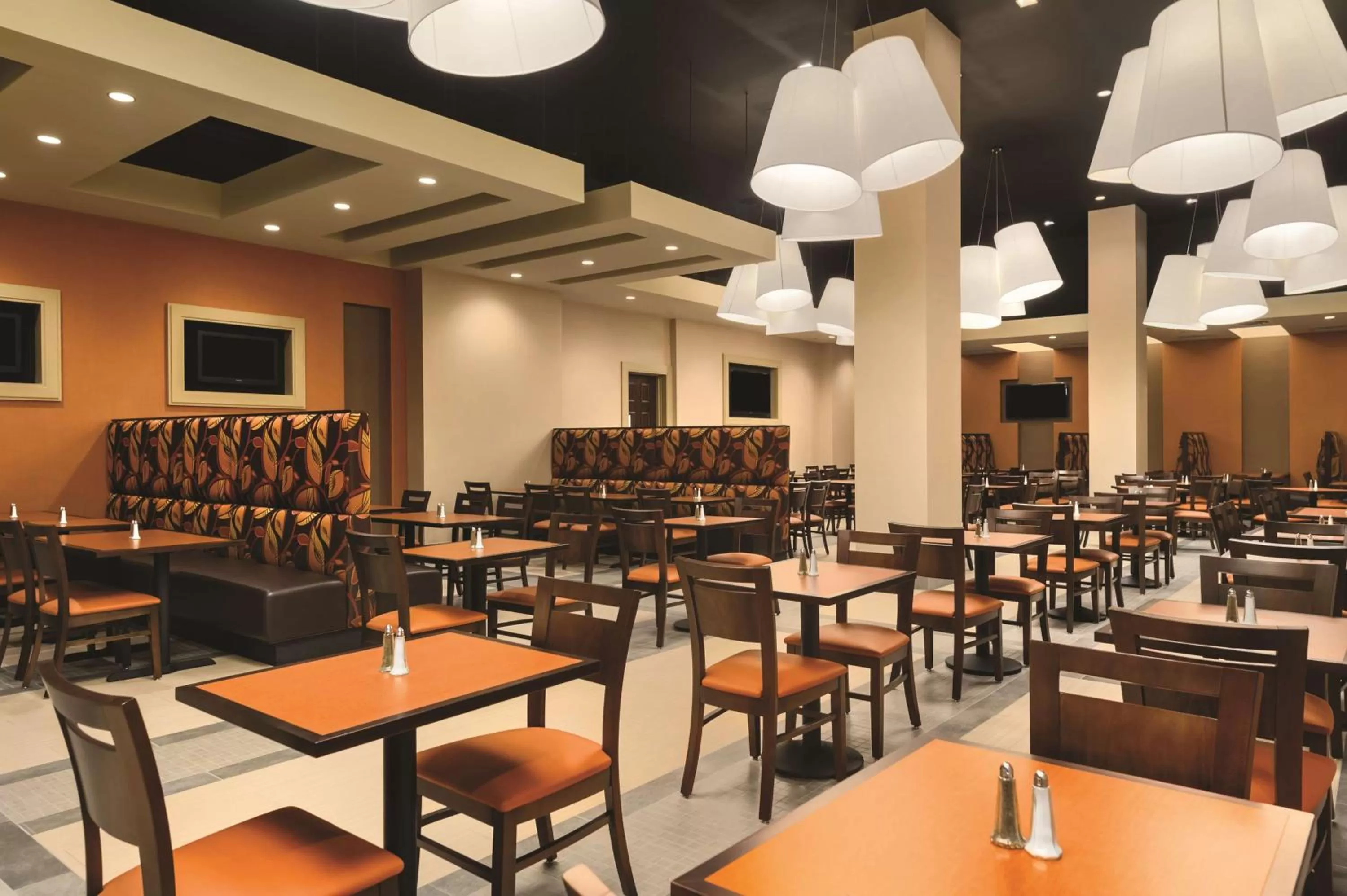 Breakfast in Embassy Suites by Hilton Orlando Lake Buena Vista South