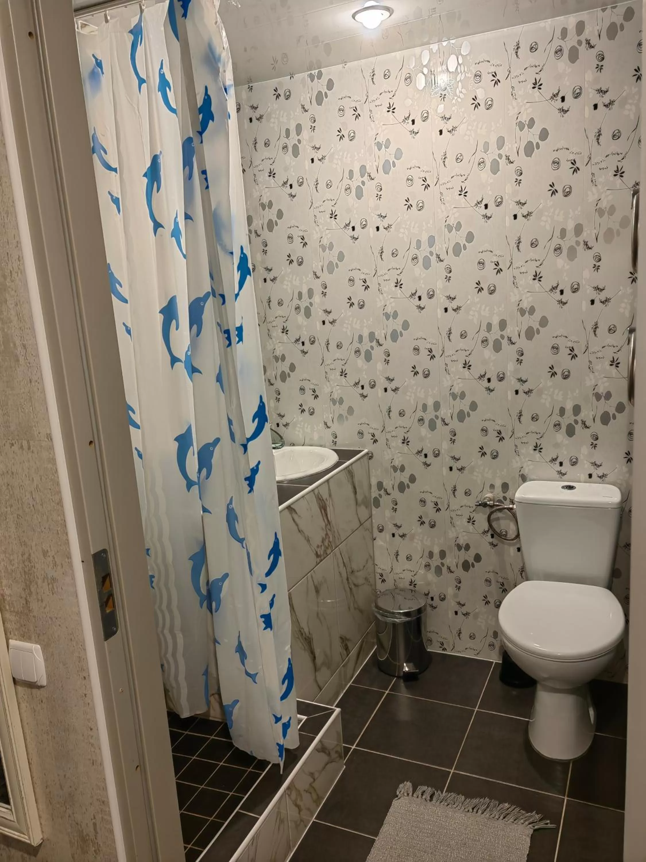 Shower in Route House 39 Motel