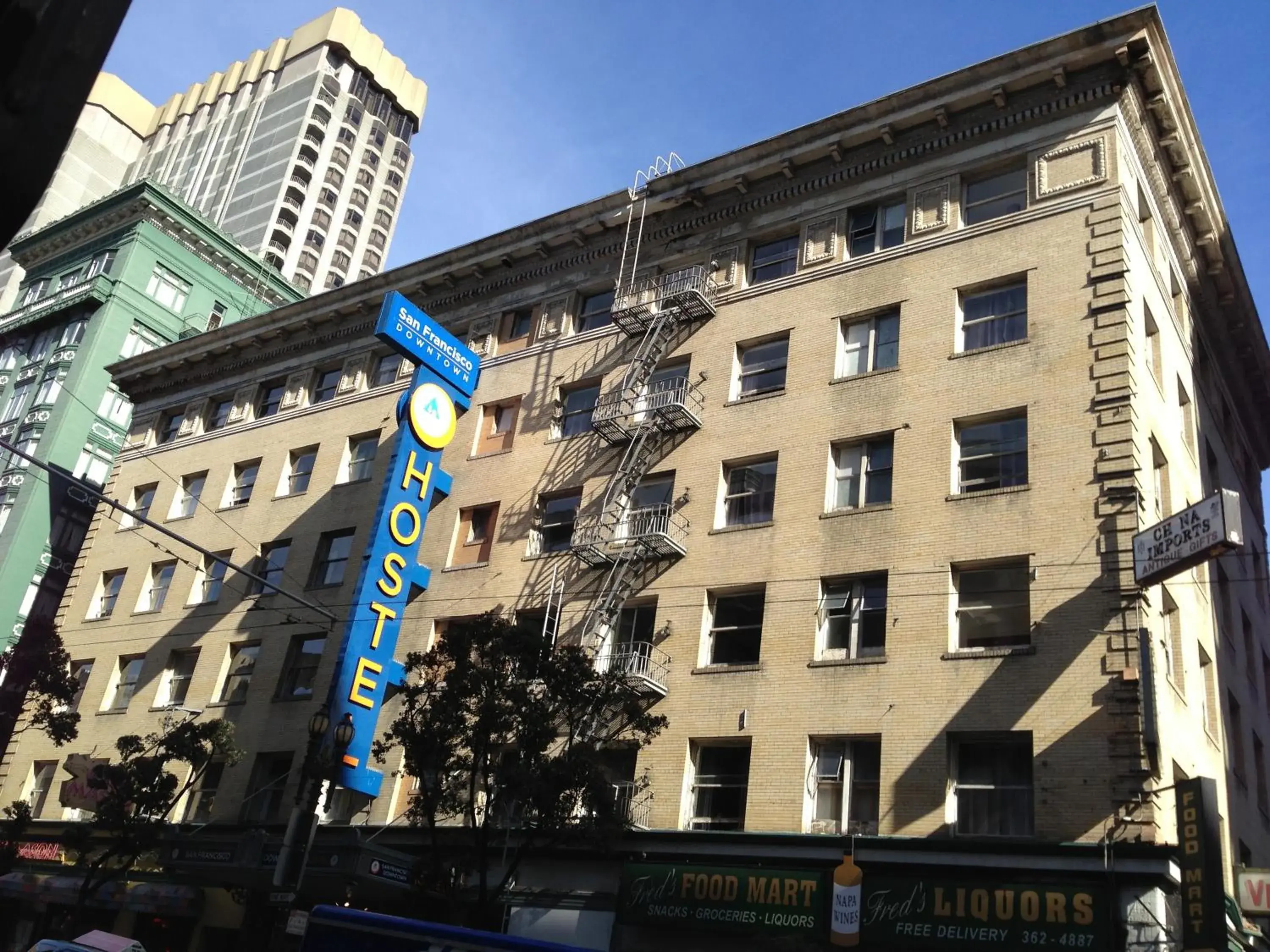 Facade/entrance, Property Building in HI San Francisco Downtown Hostel