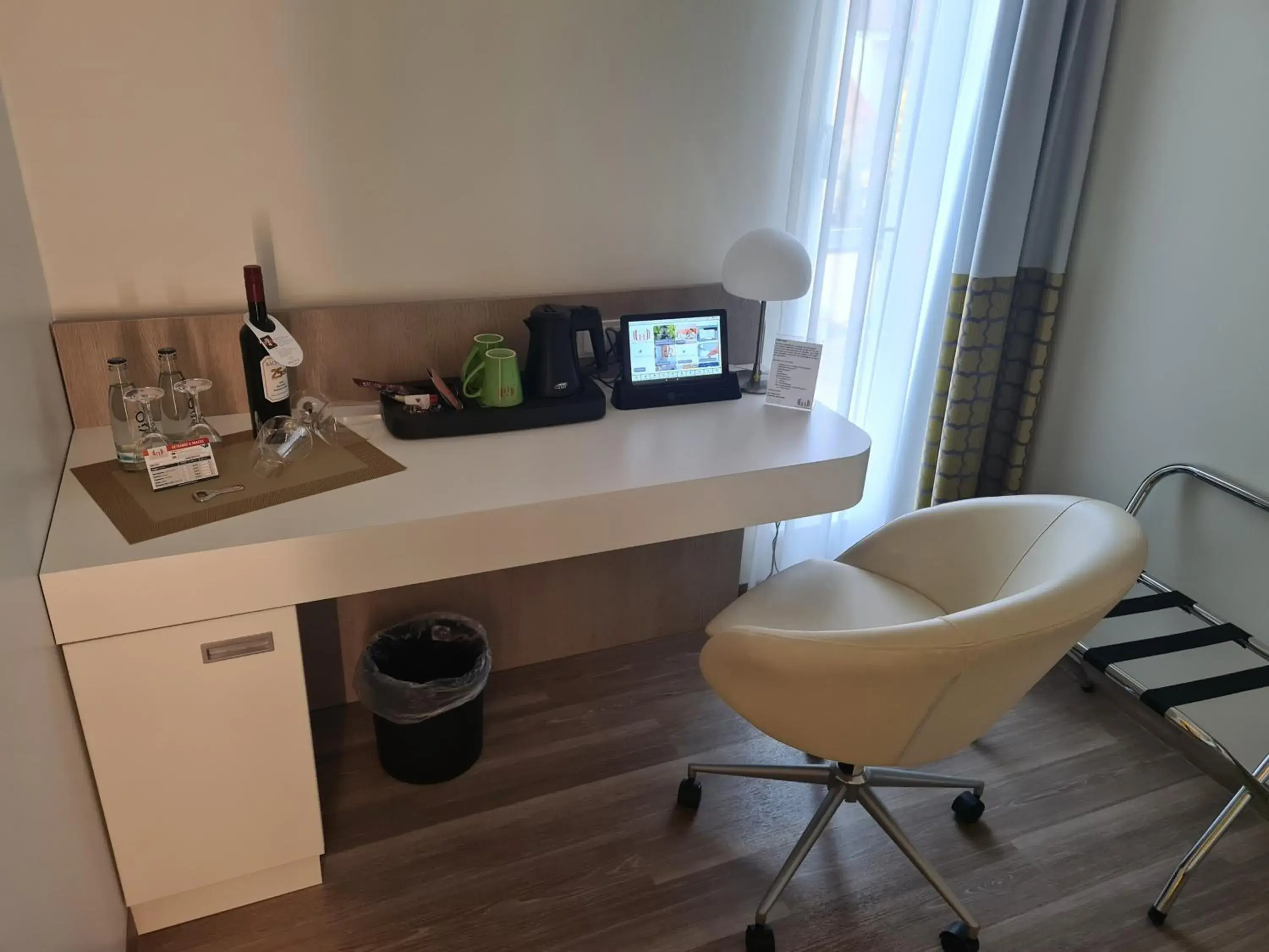 TV and multimedia, Bathroom in Hotel Am Kaisersaal
