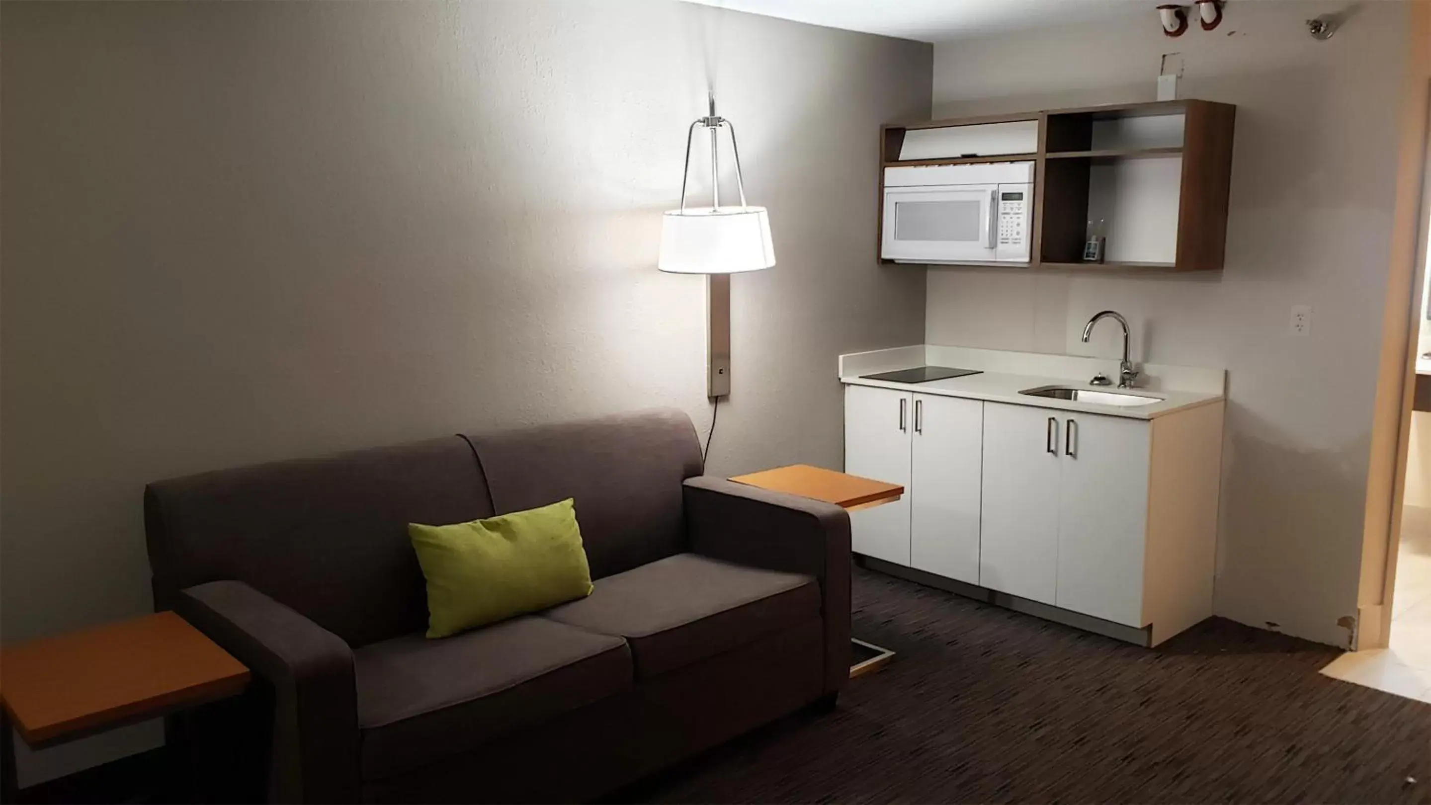Kitchen or kitchenette, Kitchen/Kitchenette in Extended Stay America Suites Springfield