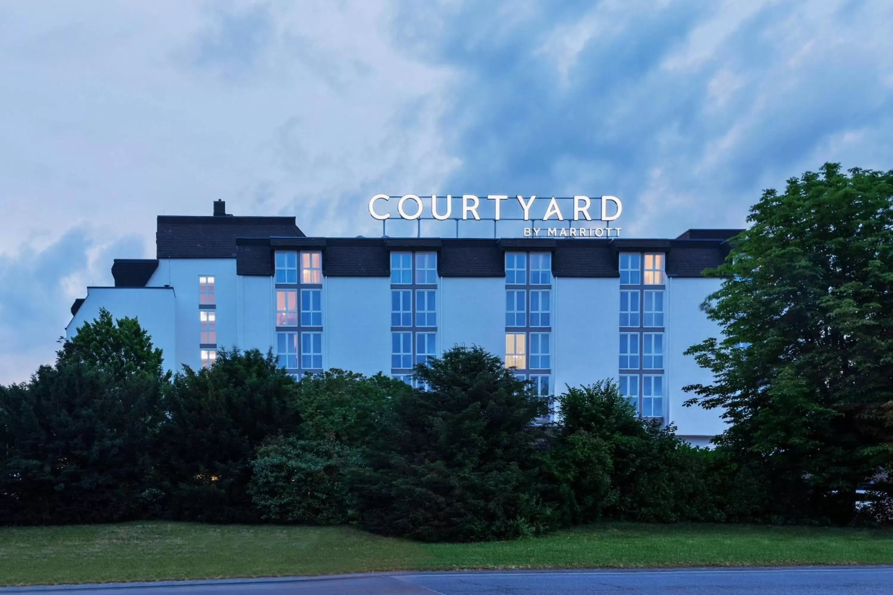 Property Building in Courtyard by Marriott Wiesbaden-Nordenstadt