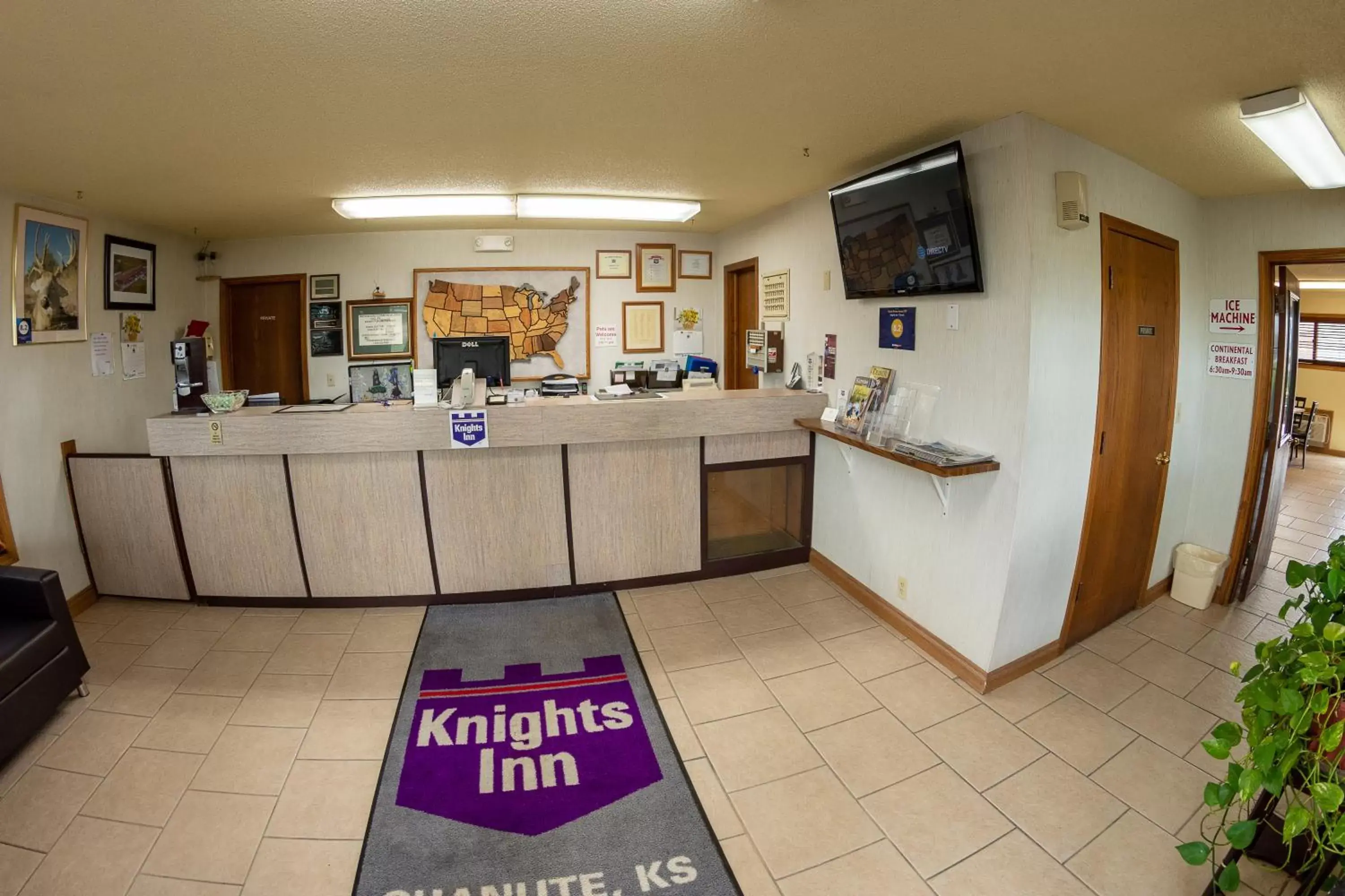 Lobby/Reception in Knights Inn - Chanute