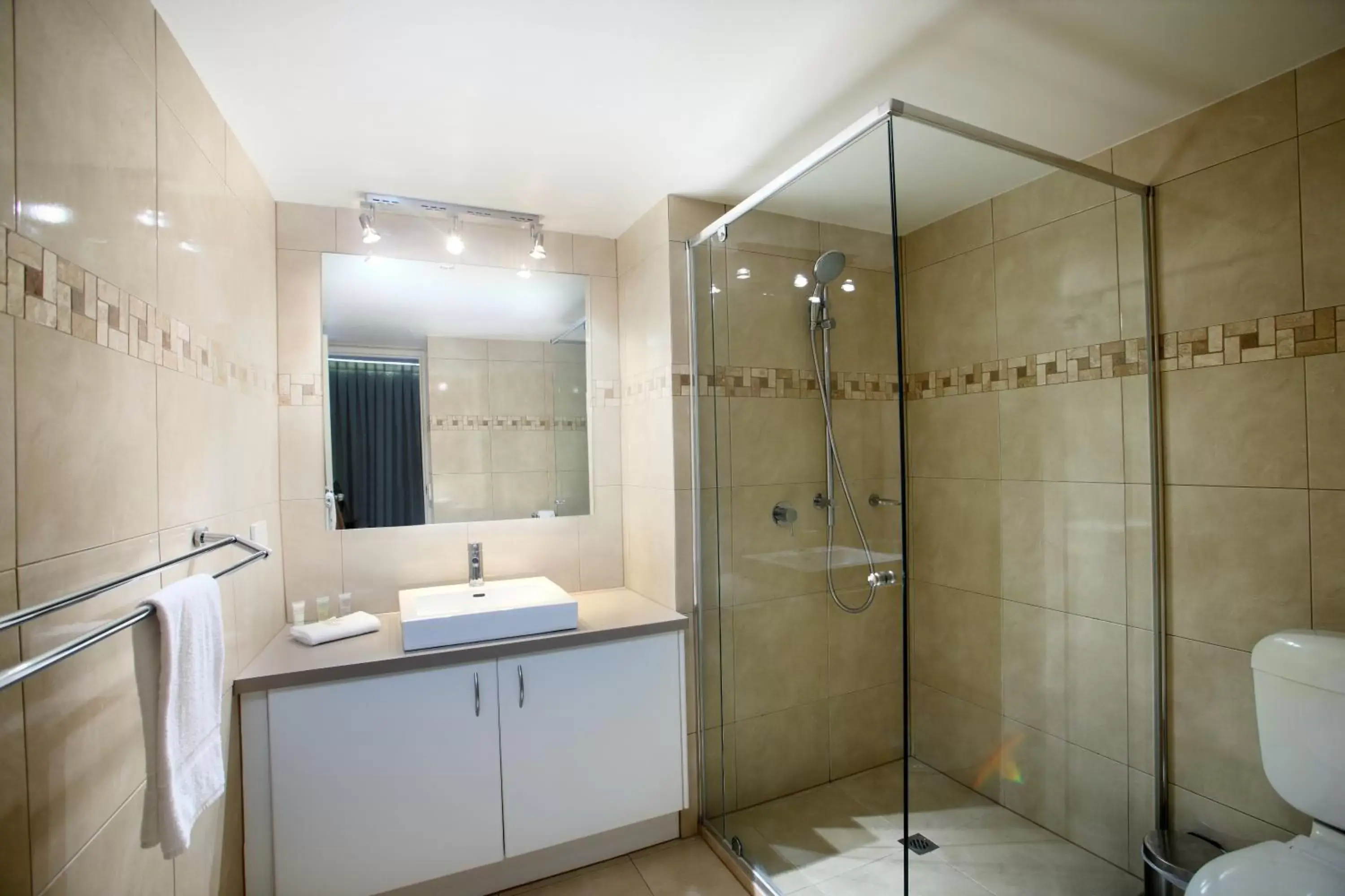 Shower, Bathroom in Gemini Resort