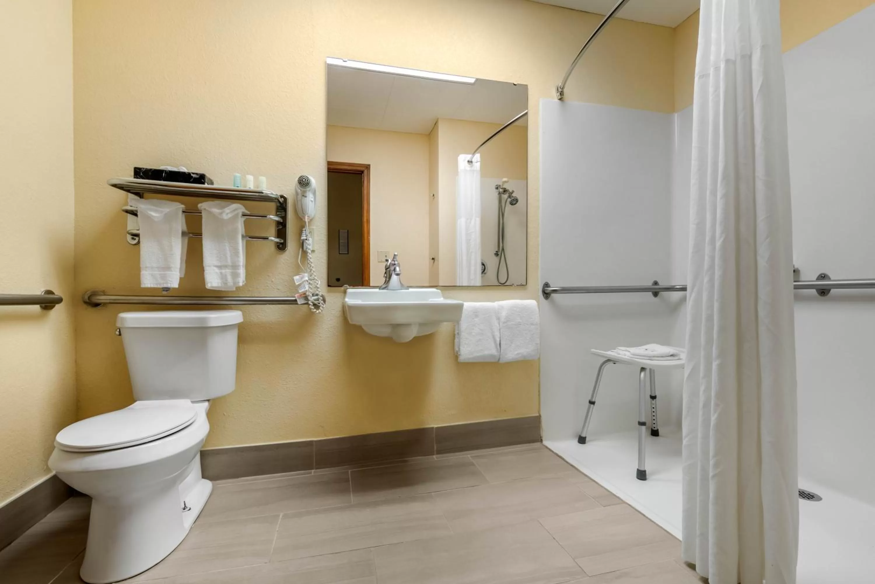 Bathroom in Quality Inn Louisville