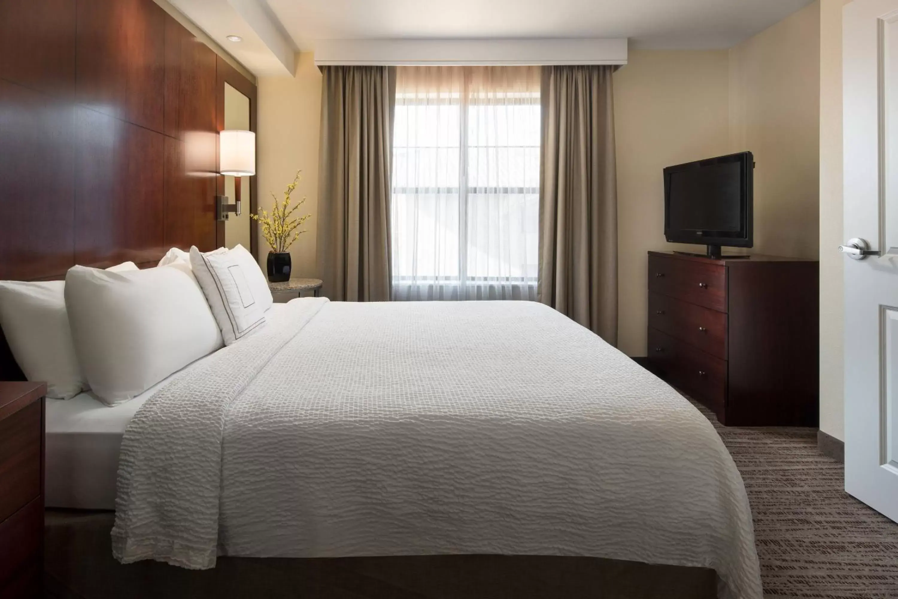 Bedroom, Bed in Residence Inn by Marriott Camarillo