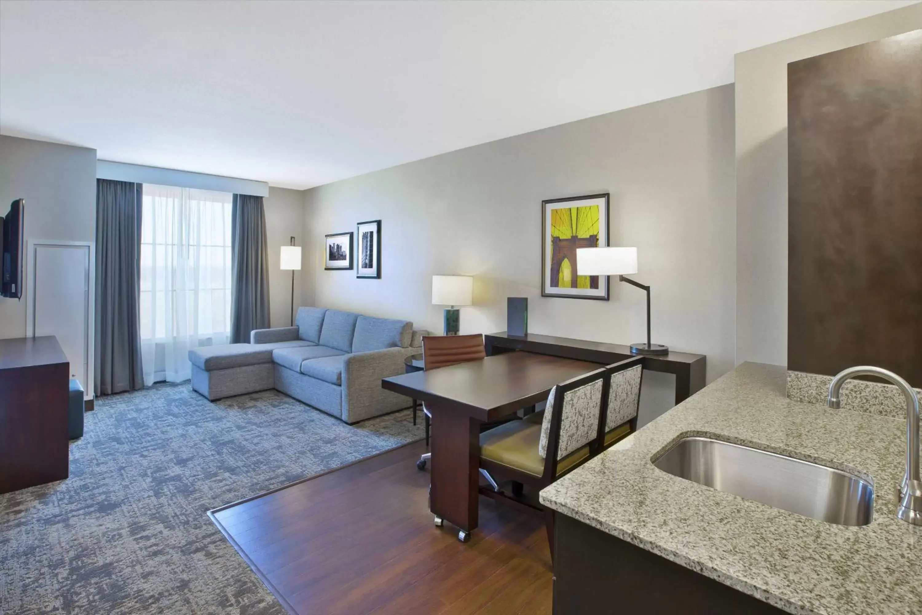 Bedroom, Seating Area in Embassy Suites Columbus - Airport