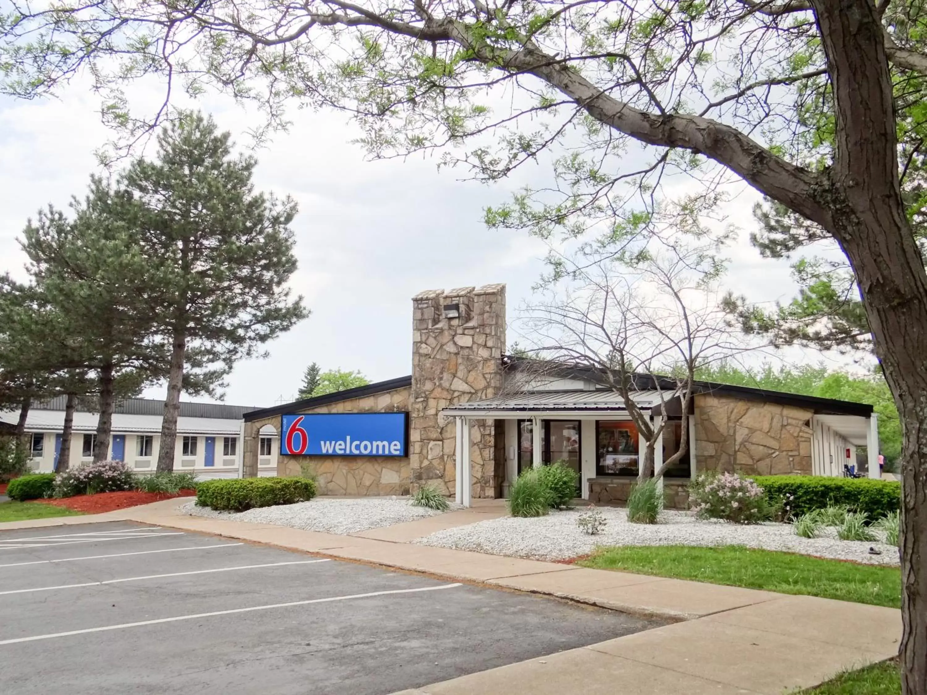 Facade/entrance, Property Building in Motel 6-Erie, PA