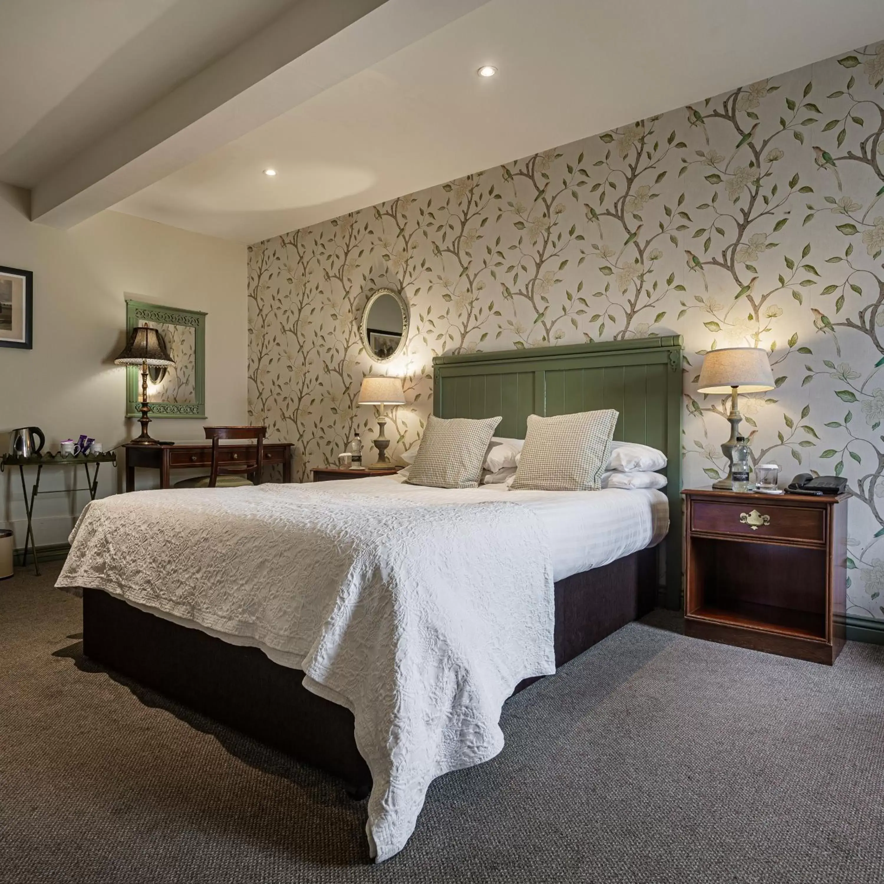 Bedroom, Bed in The Golden Fleece Hotel, Thirsk, North Yorkshire