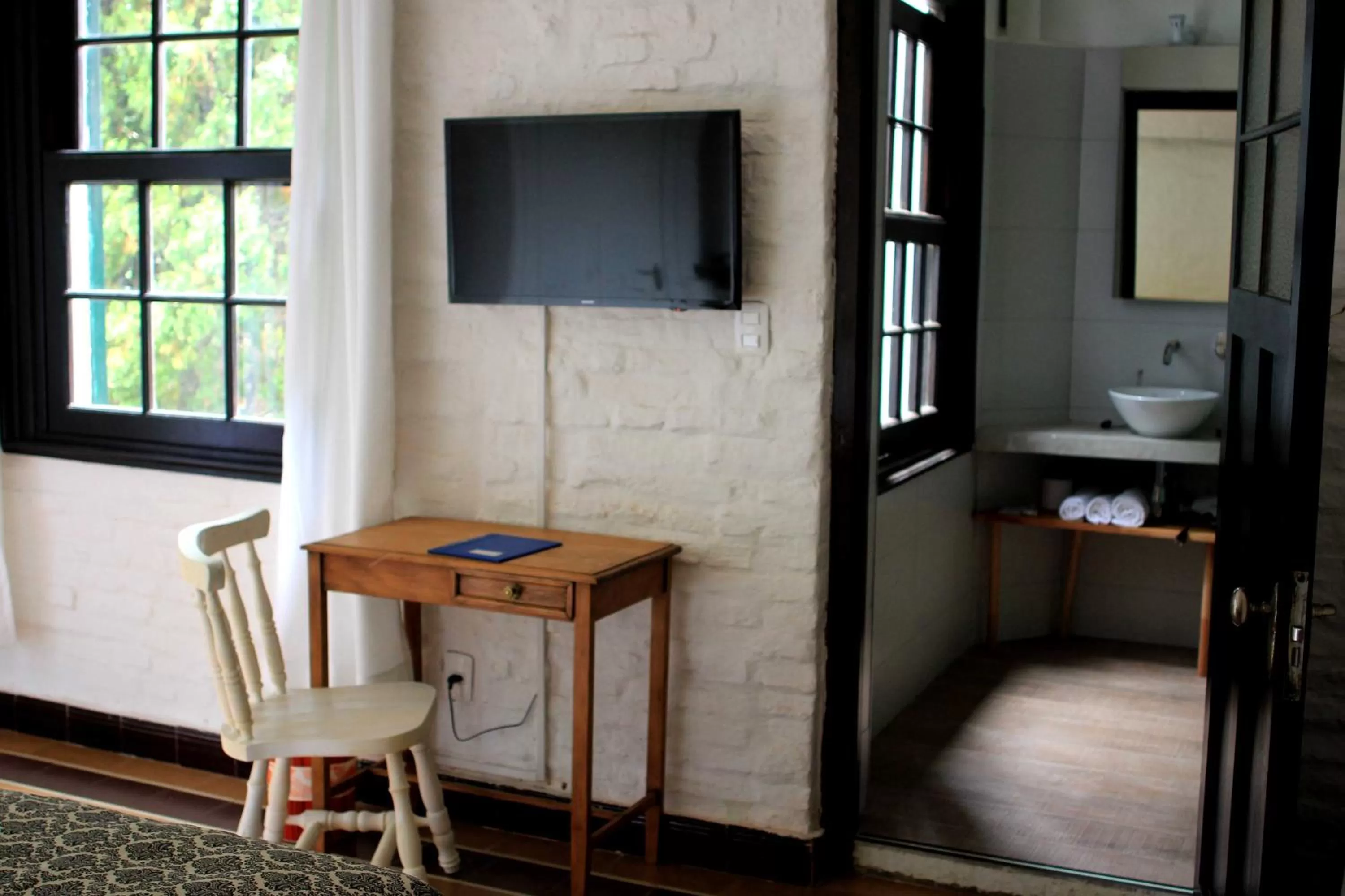 Bathroom, TV/Entertainment Center in Santoral Restaurante y Posada Pet Friendly