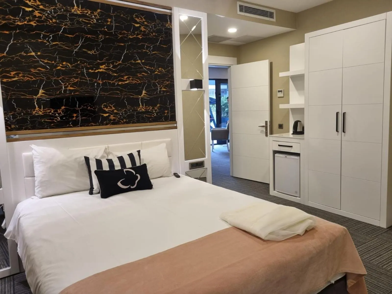 Bed in Mia Berre Hotels