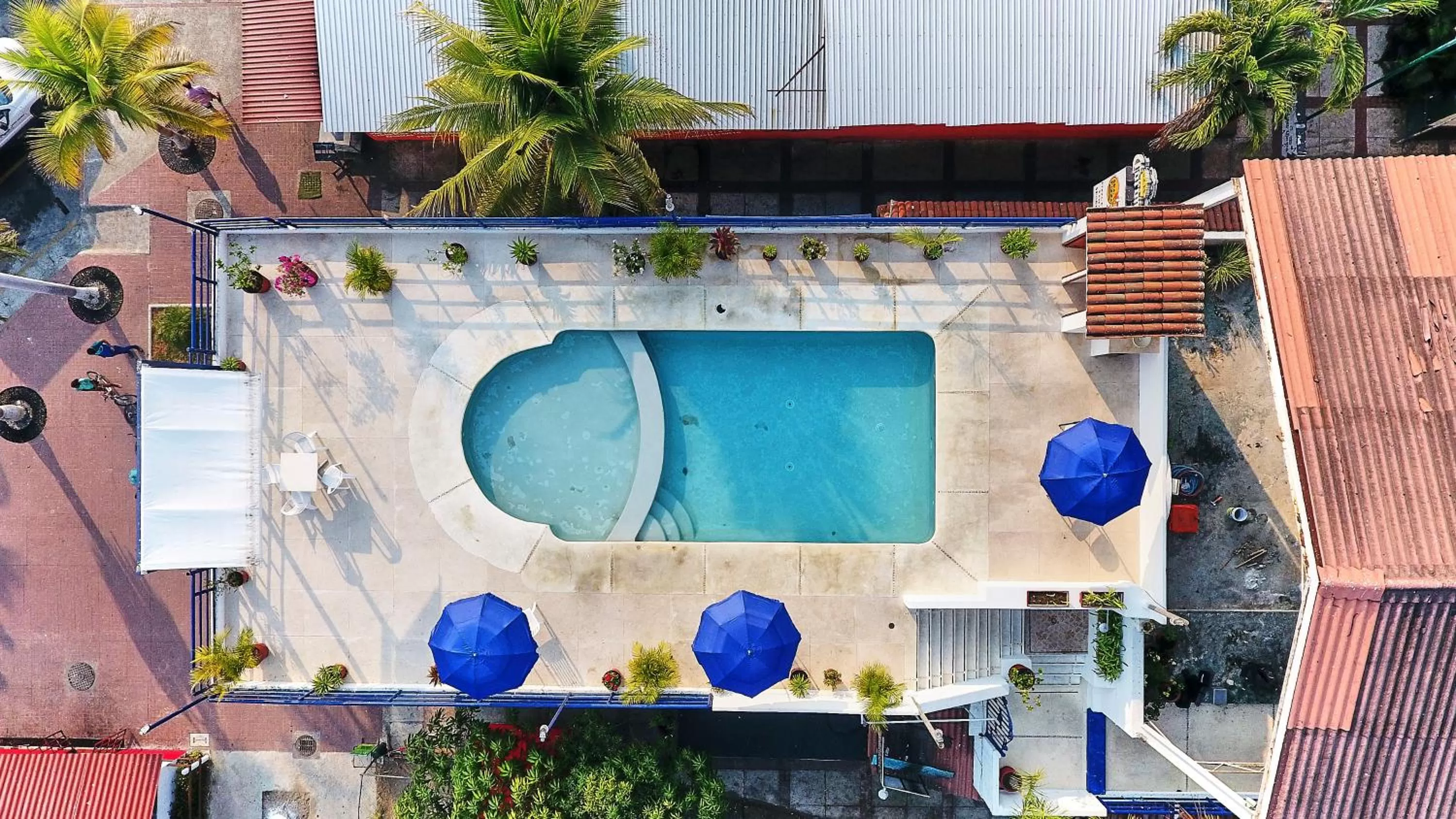 Swimming pool in Hotel Suites Ixtapa Plaza