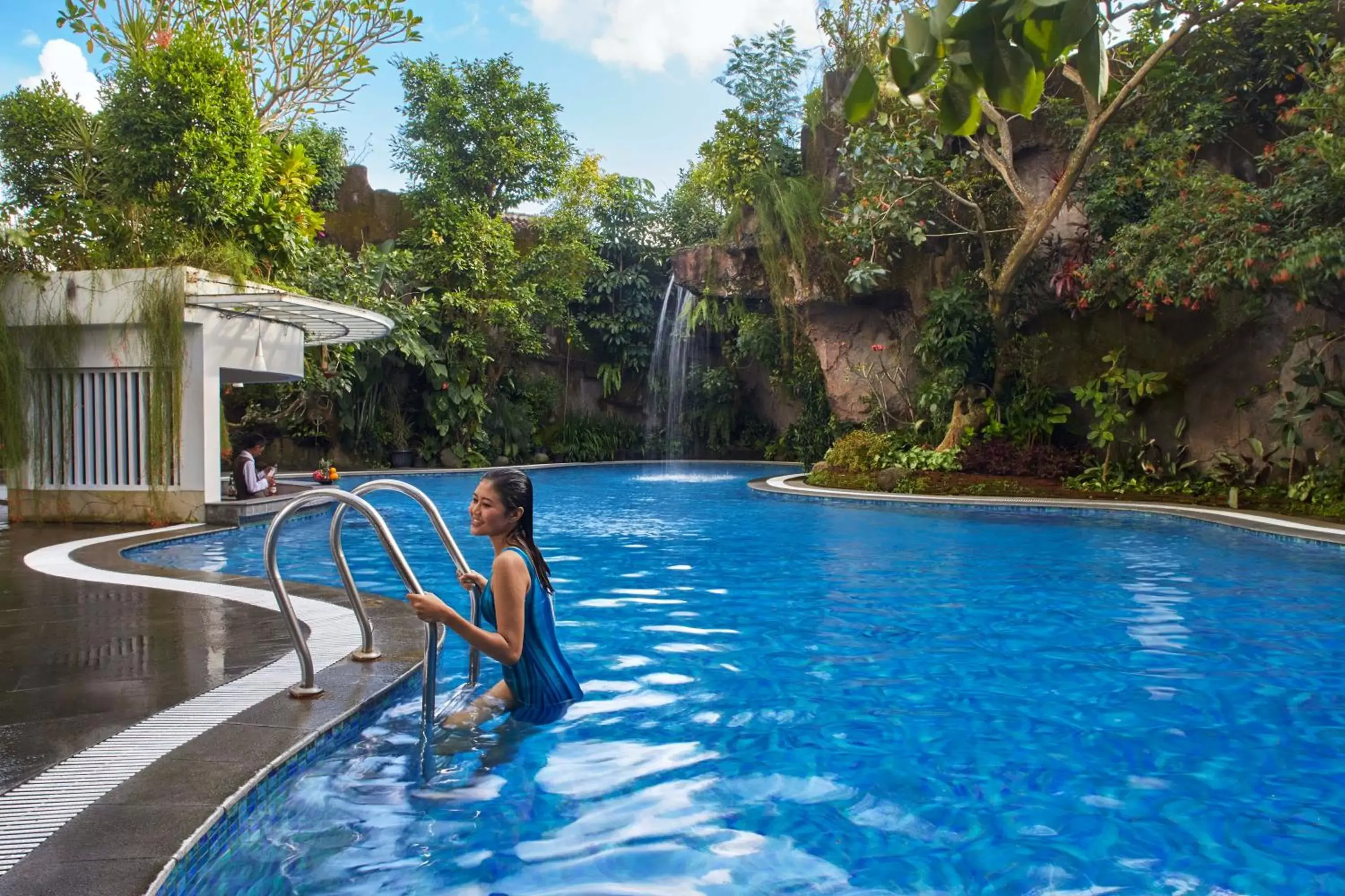 Swimming pool in Jambuluwuk Malioboro Hotel Yogyakarta