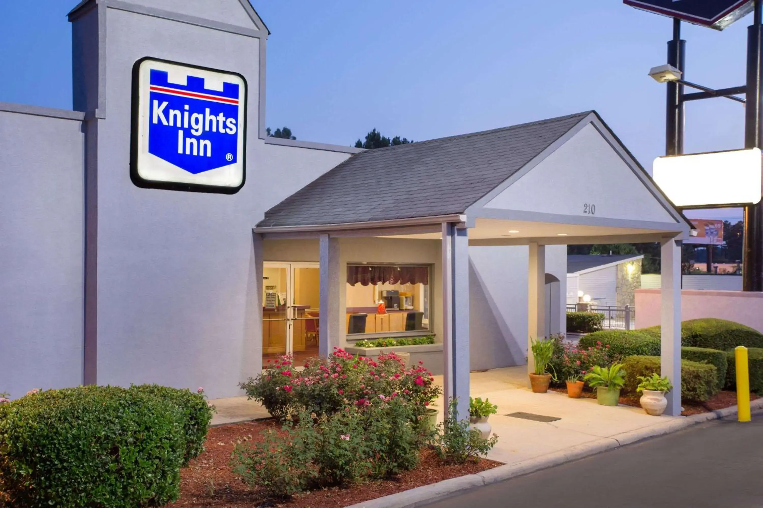 Property Building in Knights Inn - Augusta