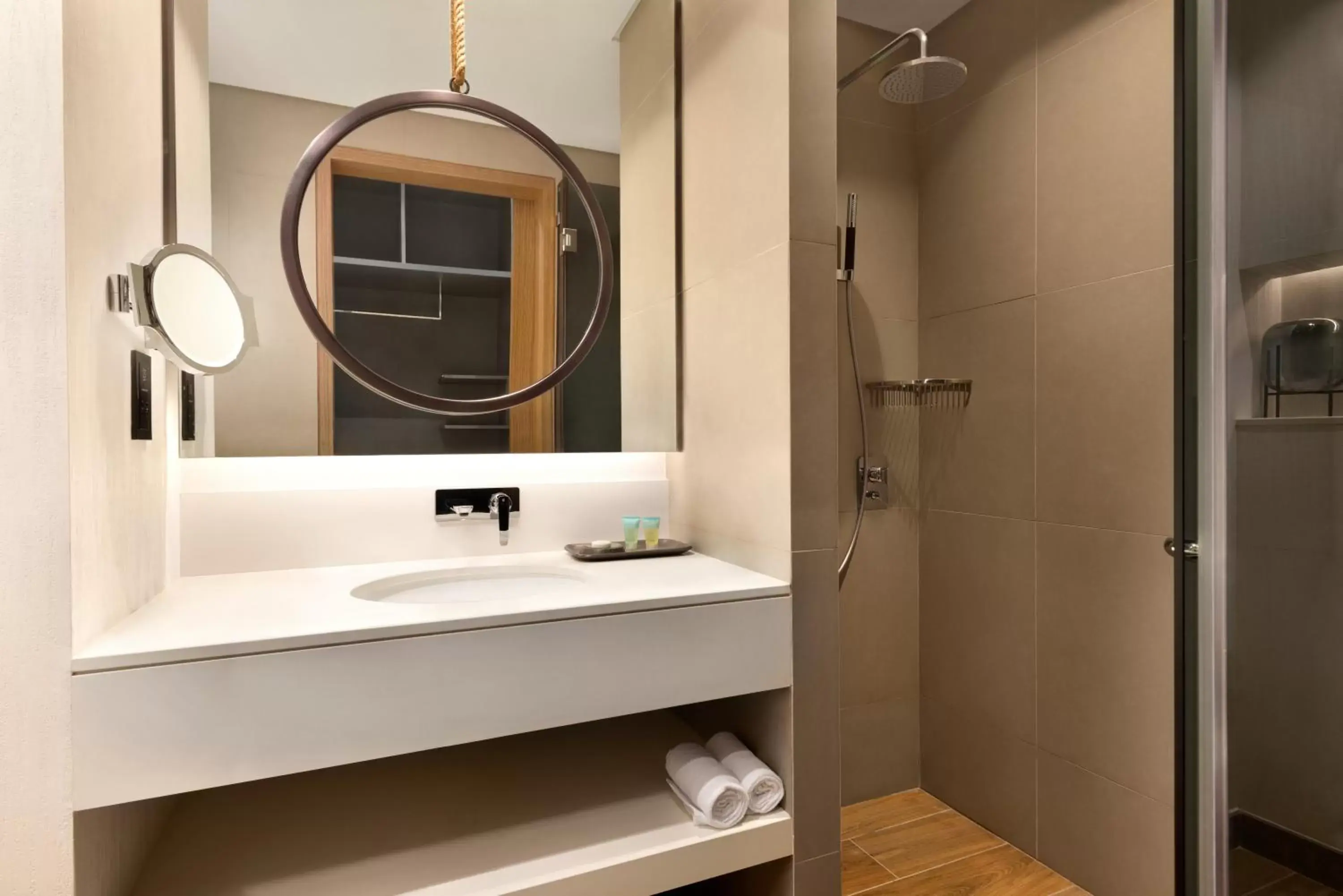 Shower, Bathroom in Days Hotel By Wyndham Dubai Deira